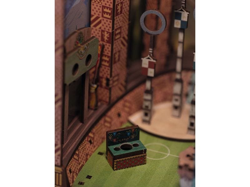 Revell Bausatz Quiddich Field Harry Potter Zauberhafte Miniaturwelt mit LED-Beleuchtung für Ihr Bücherregal