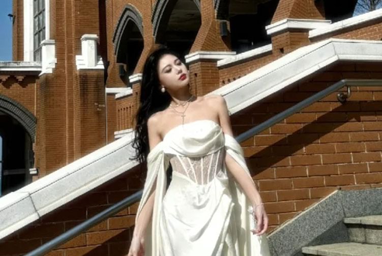 12th Tone - Off-Shoulder Maxi Corsetjurk met Cape en Mouwen