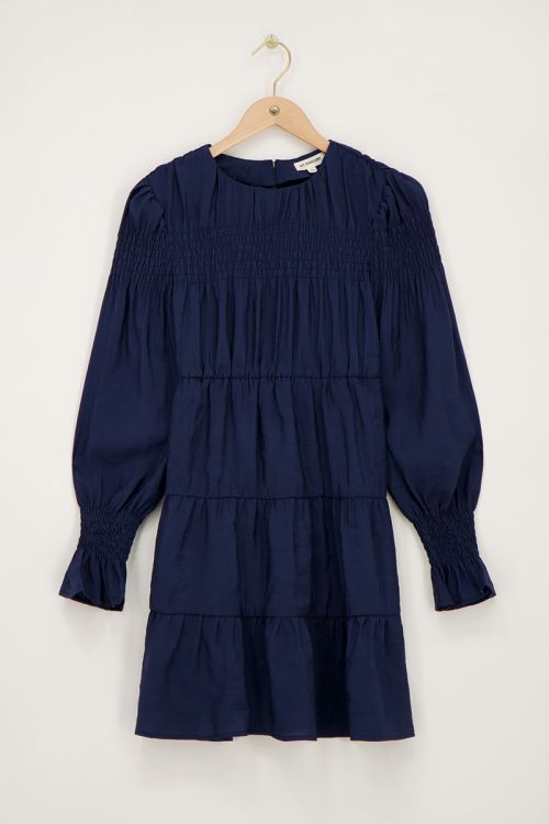 Donkerblauwe jurk met plooien & ruffle mouwtjes