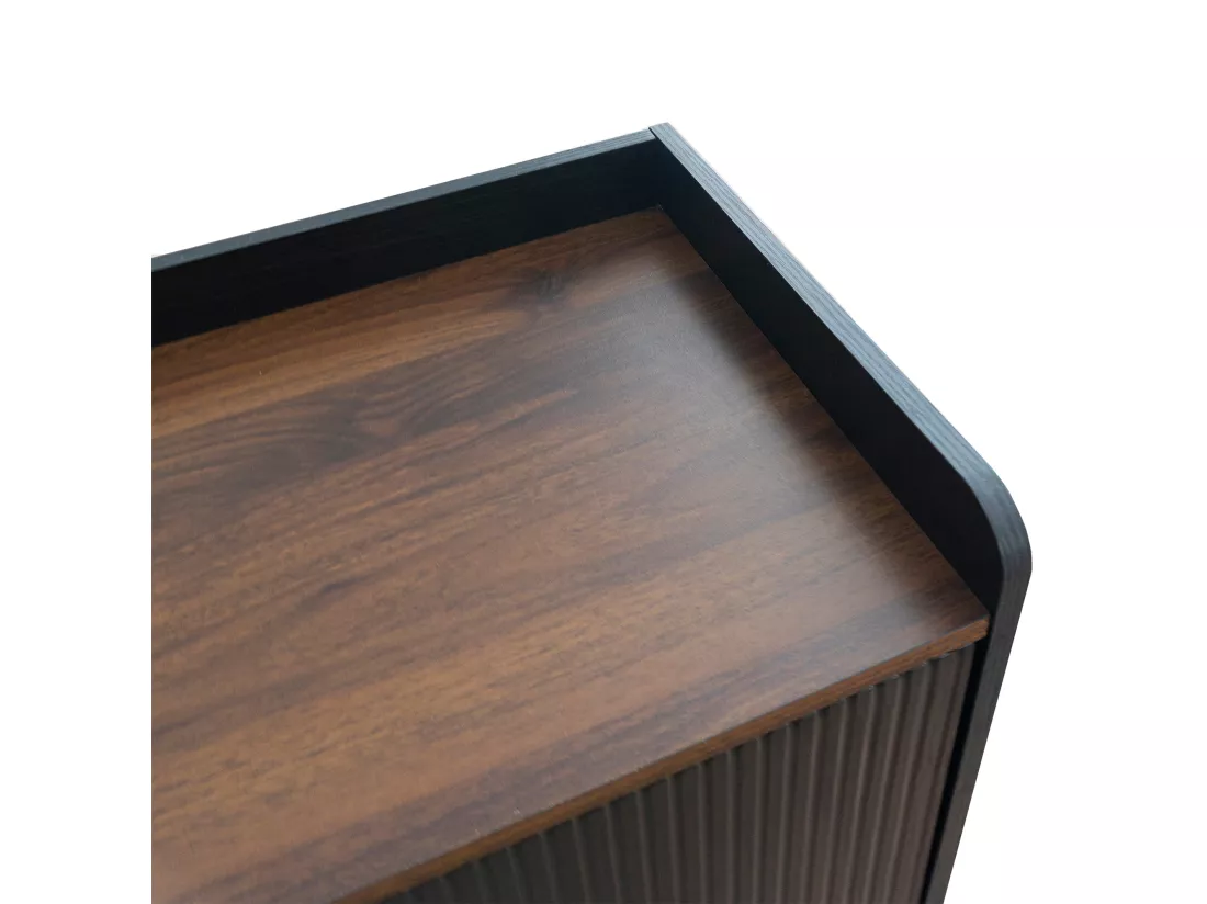 Meuble TV effet bois et noir avec 2 tiroirs au central et 2 portes coulissantes H58/L160/P40cm UNGRUDS