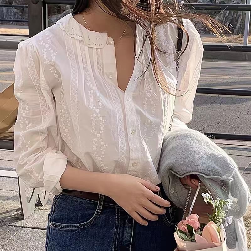 Happo - Blouse met lange mouwen, kanten kraag, bloemenborduursel, plooitjes en knoopjes