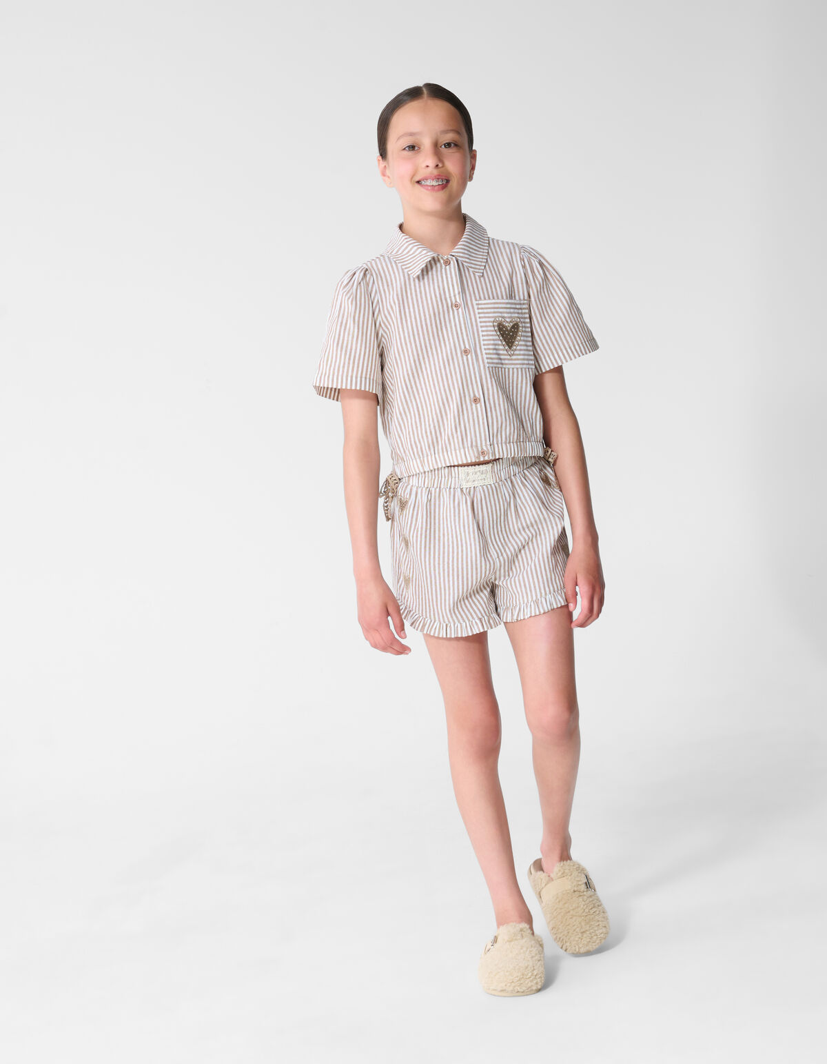 Pinstripe Embroidery Blouse Bruin