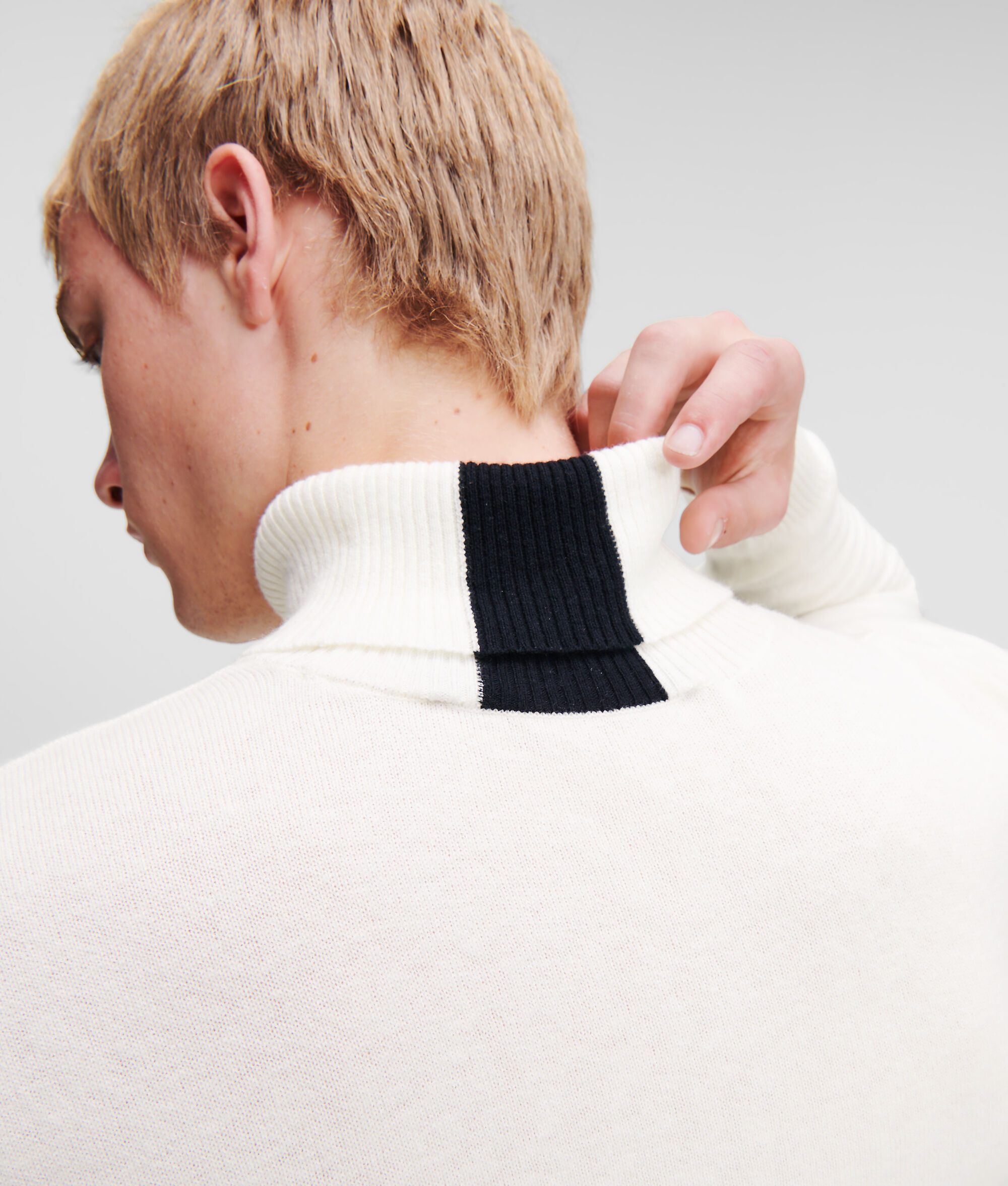 PULL COL ROULÉ LÉGER KLJ
