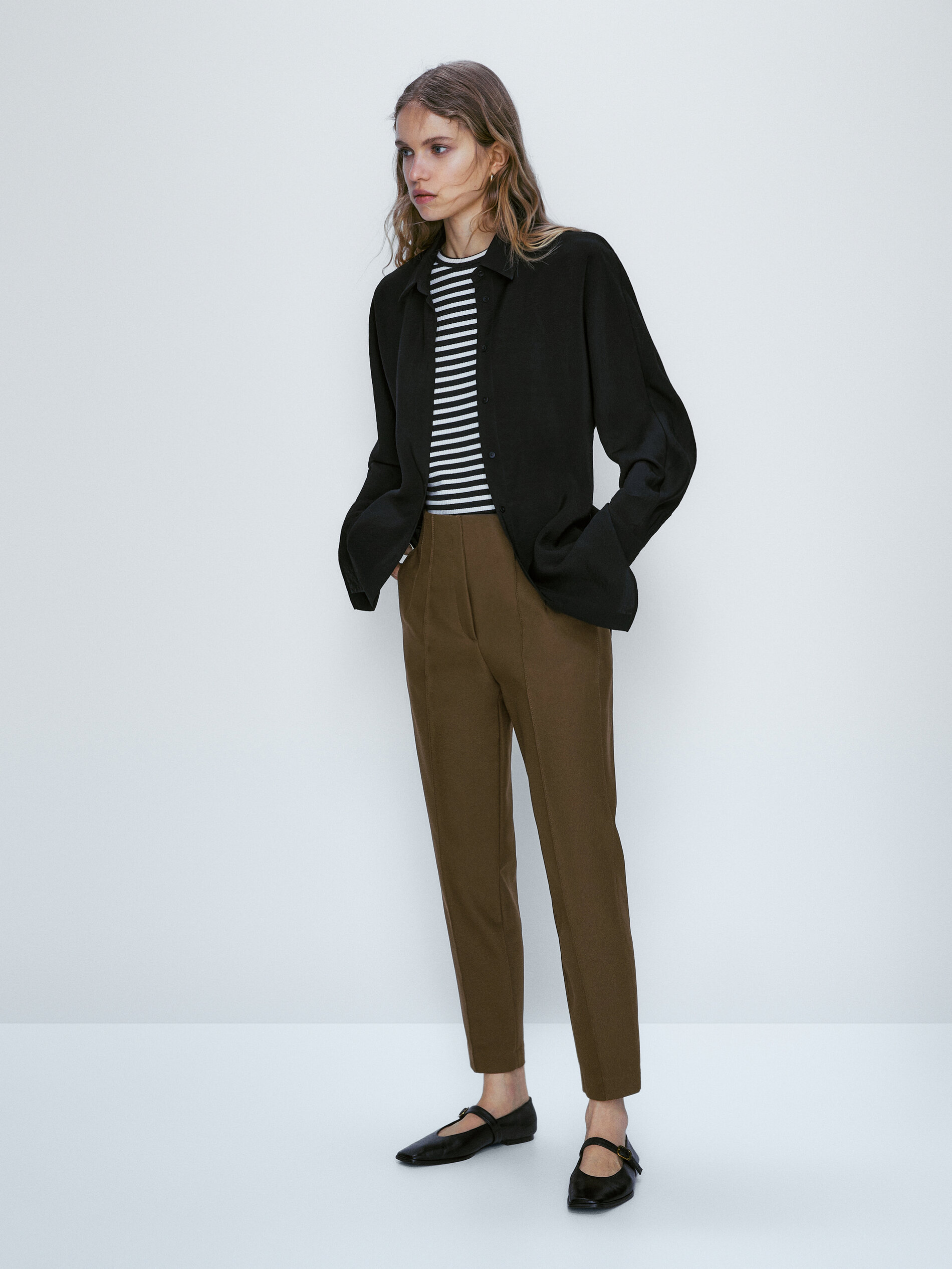 Calça técnica slim fit com pesponto - CÁQUI ESCURO