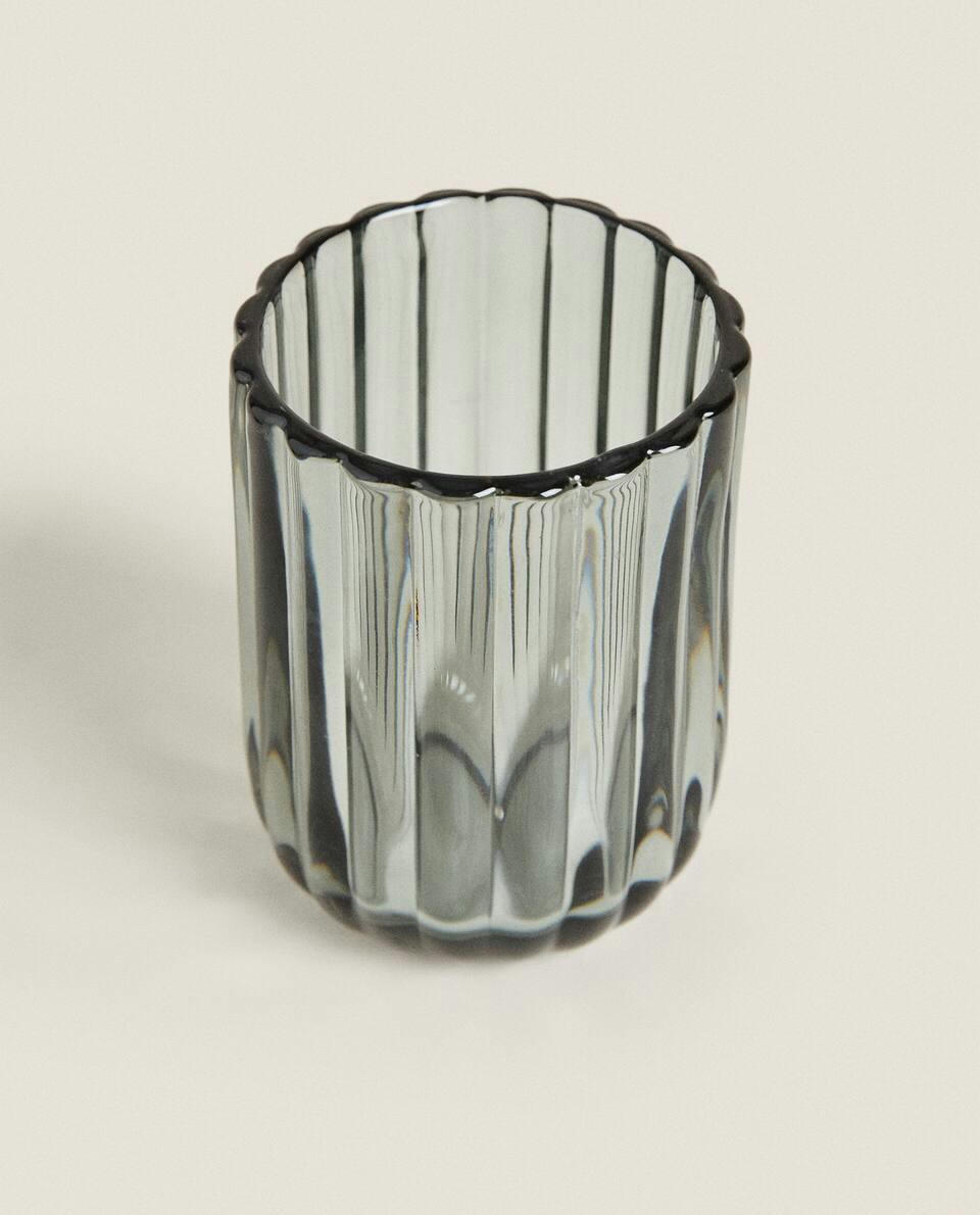 Conjunto de banheiro em vidro com design em relevo