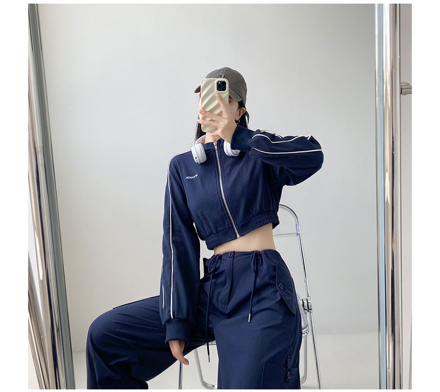 Amyway - Tweekleurige cropped jas met opstaande kraag en rits