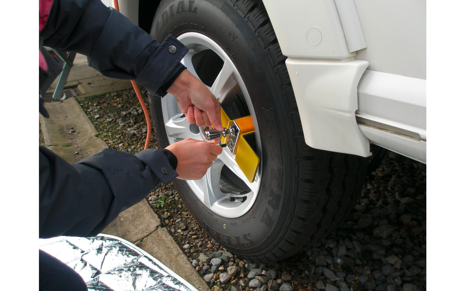 Milenco Radklemme Compact C Wheelclamp für Leichtmetall- und Stahlräder