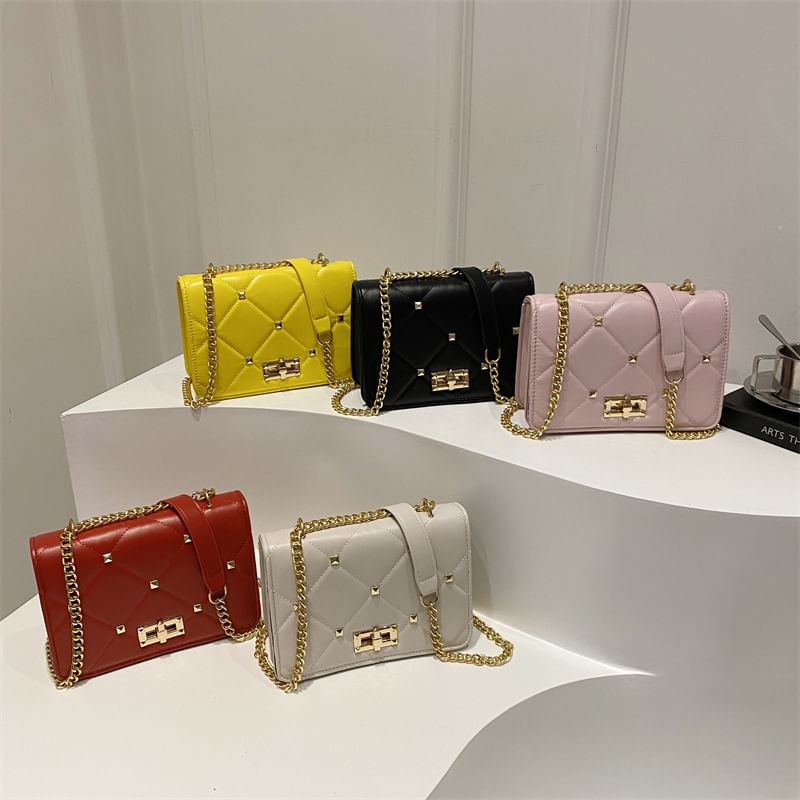 Kleevelind - Crossbodytas met gewatteerde klep en studs