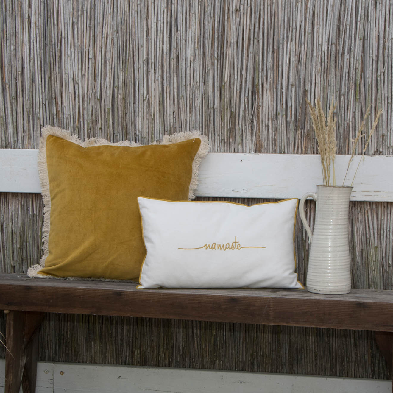 Febronie Housse de coussin Namaste jaune - 50x30 cm
