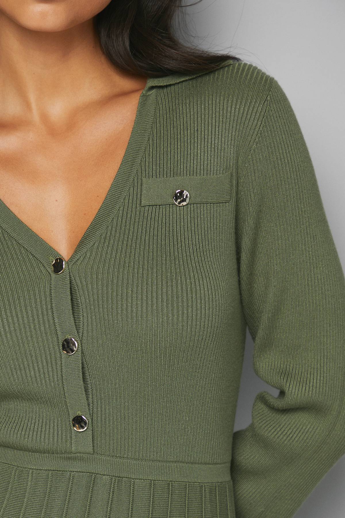 Wallis Robe Tricotée Plissée à Boutons Décoratifs