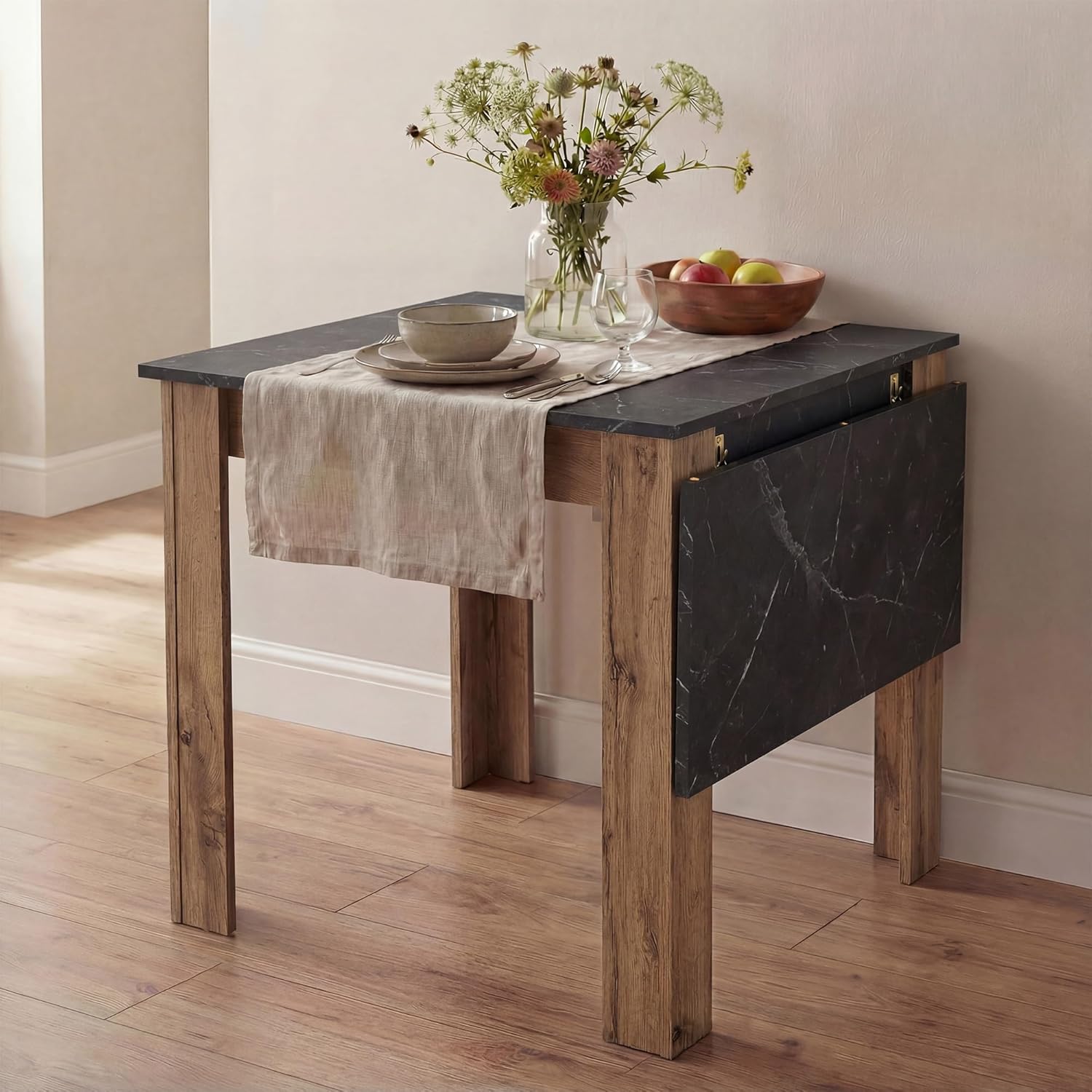 B&D home® LIVIUS Esstisch, ausziehbar 80–120 x 60 cm – moderner Küchentisch in Marmor Optik Eiche, platzsparend mit integrierter Aufbewahrung für Einlegeplatten, Holztisch für Küche & Esszimmer