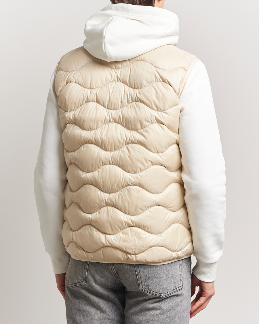 Peak Performance Helium Down Vest Sand Fog