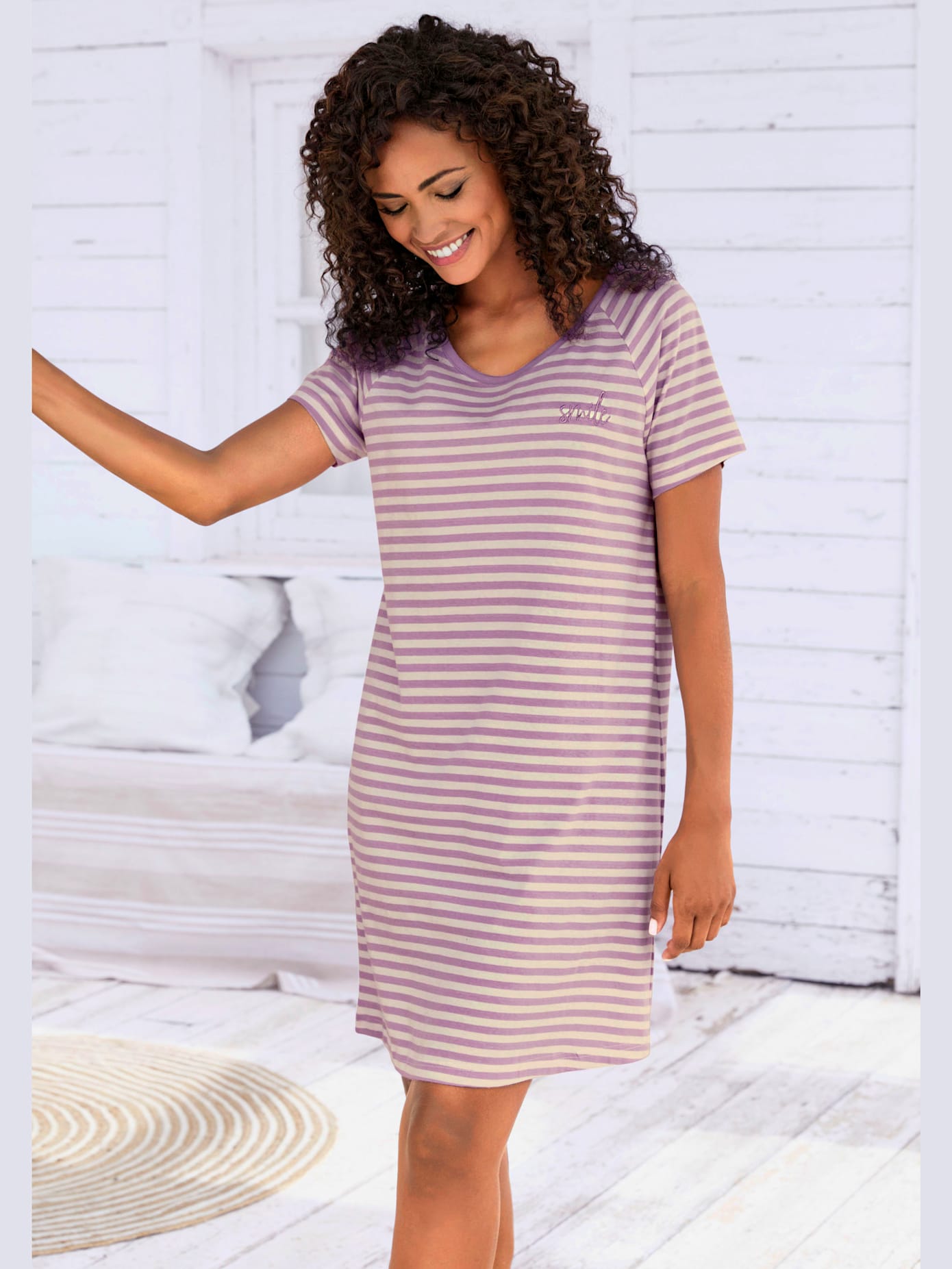 Chemise de nuit t-shirt de nuit rayé avec broderie