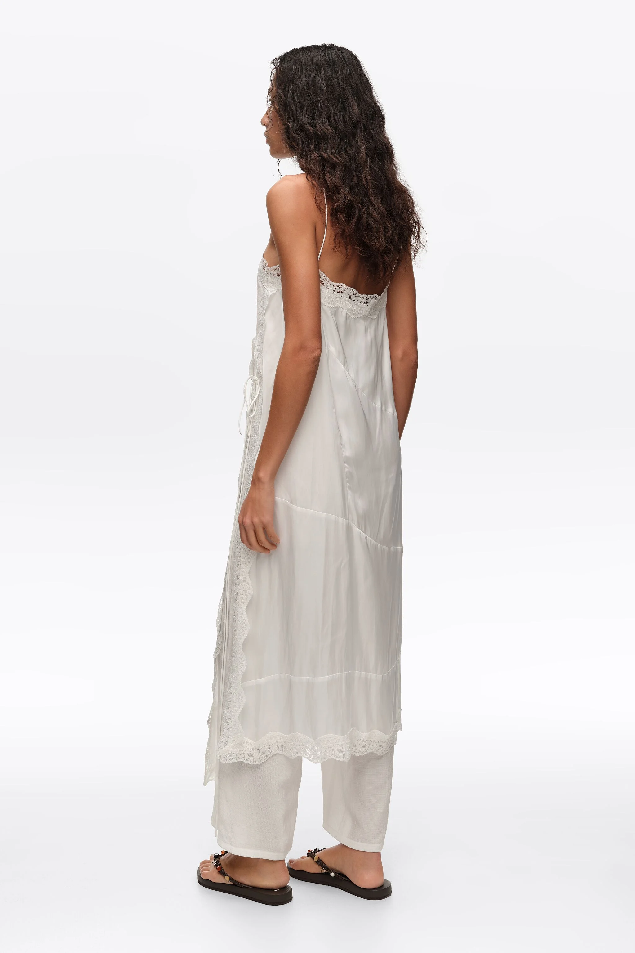Conjunto híbrido de saia e calça de renda off-white