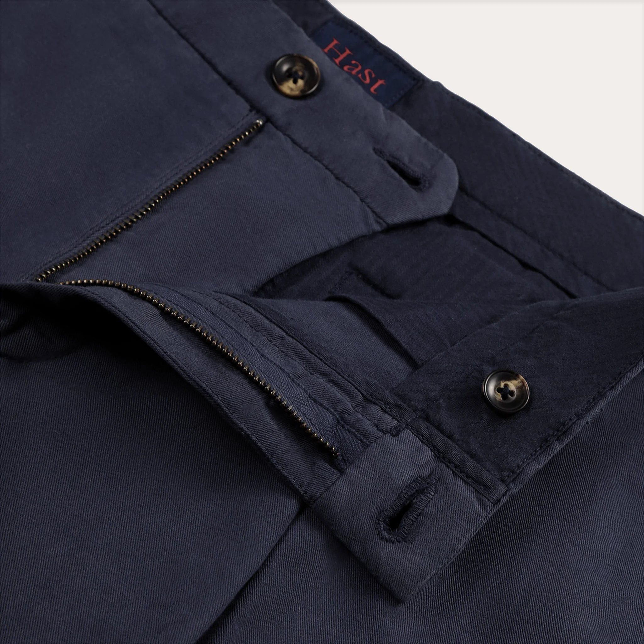 Navy cotton and linen double-pleated shorts
