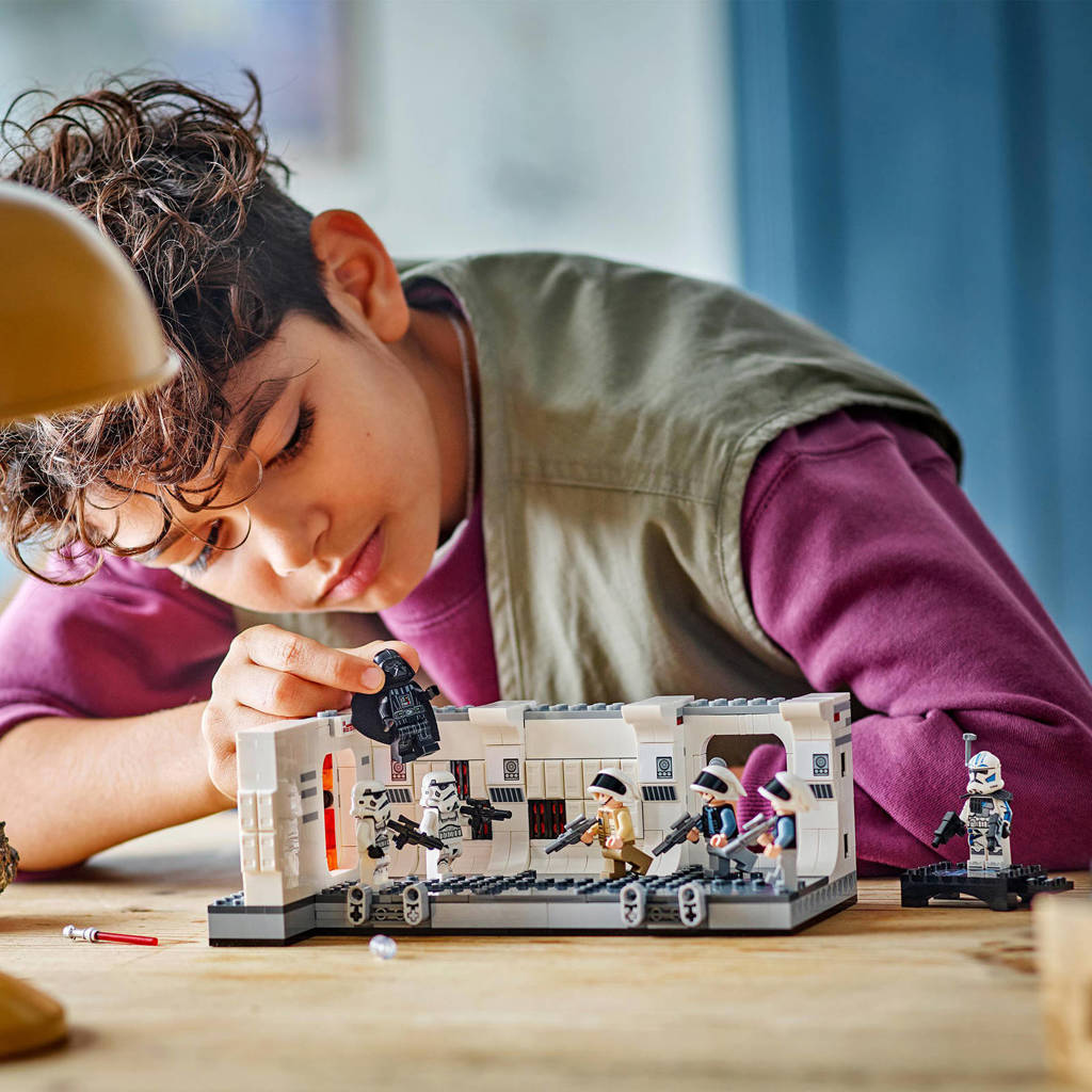 Mooie diorama, minder om mee te spelenAan boord van de Tantive IV Bouwbare speelgoed Set voor Rollenspellen 75387