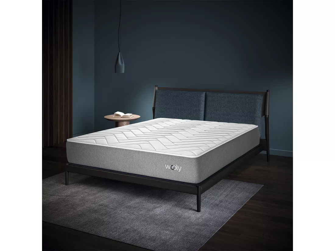 Matelas Wooly One SP 140x200 cm - Hybride - Ressorts Ensachés - Mémoire de Forme - Mousse HR 35 kg - Latex - Confort mi - Ferme - Réversible - 24 cm