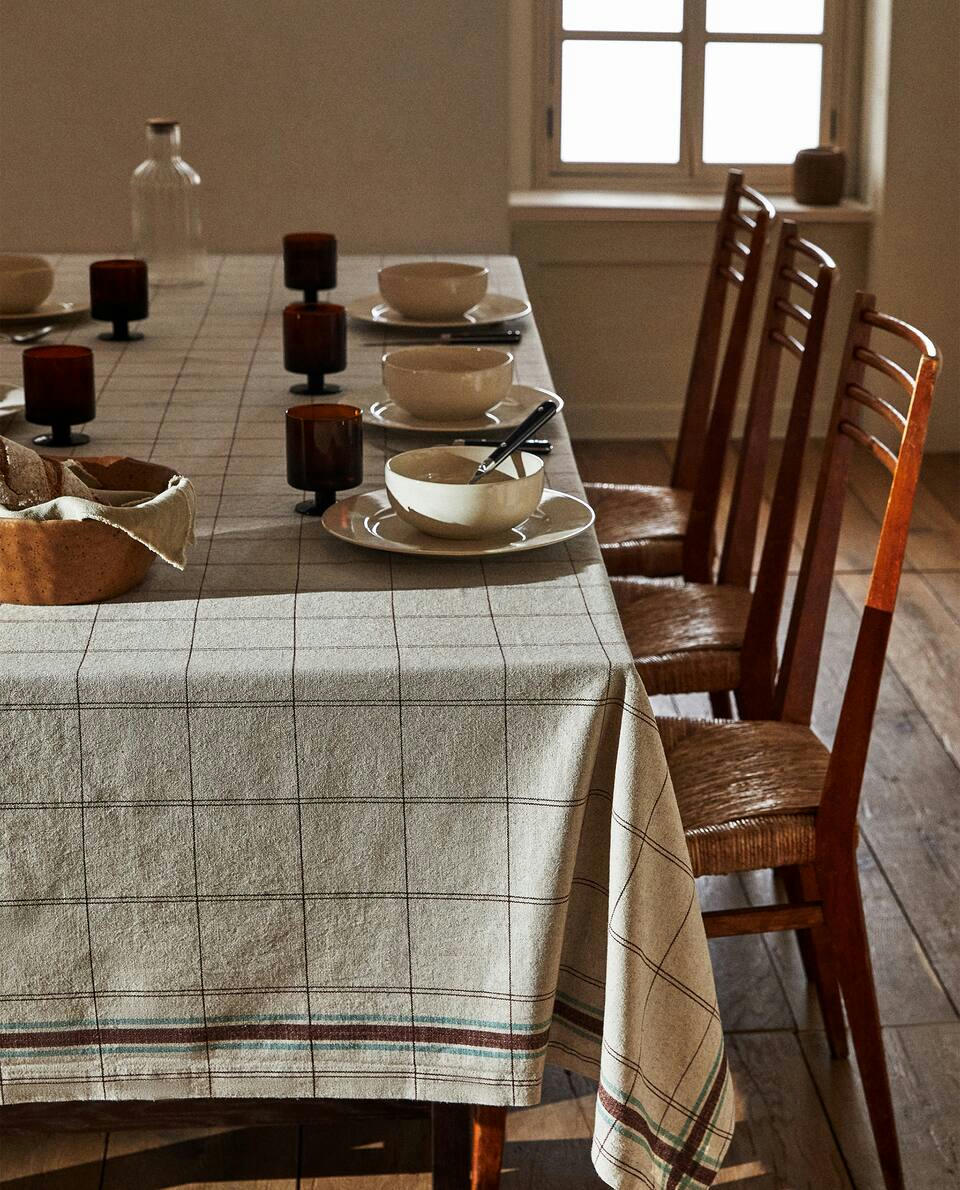 TOALHA DE MESA COM ESTAMPA XADREZ