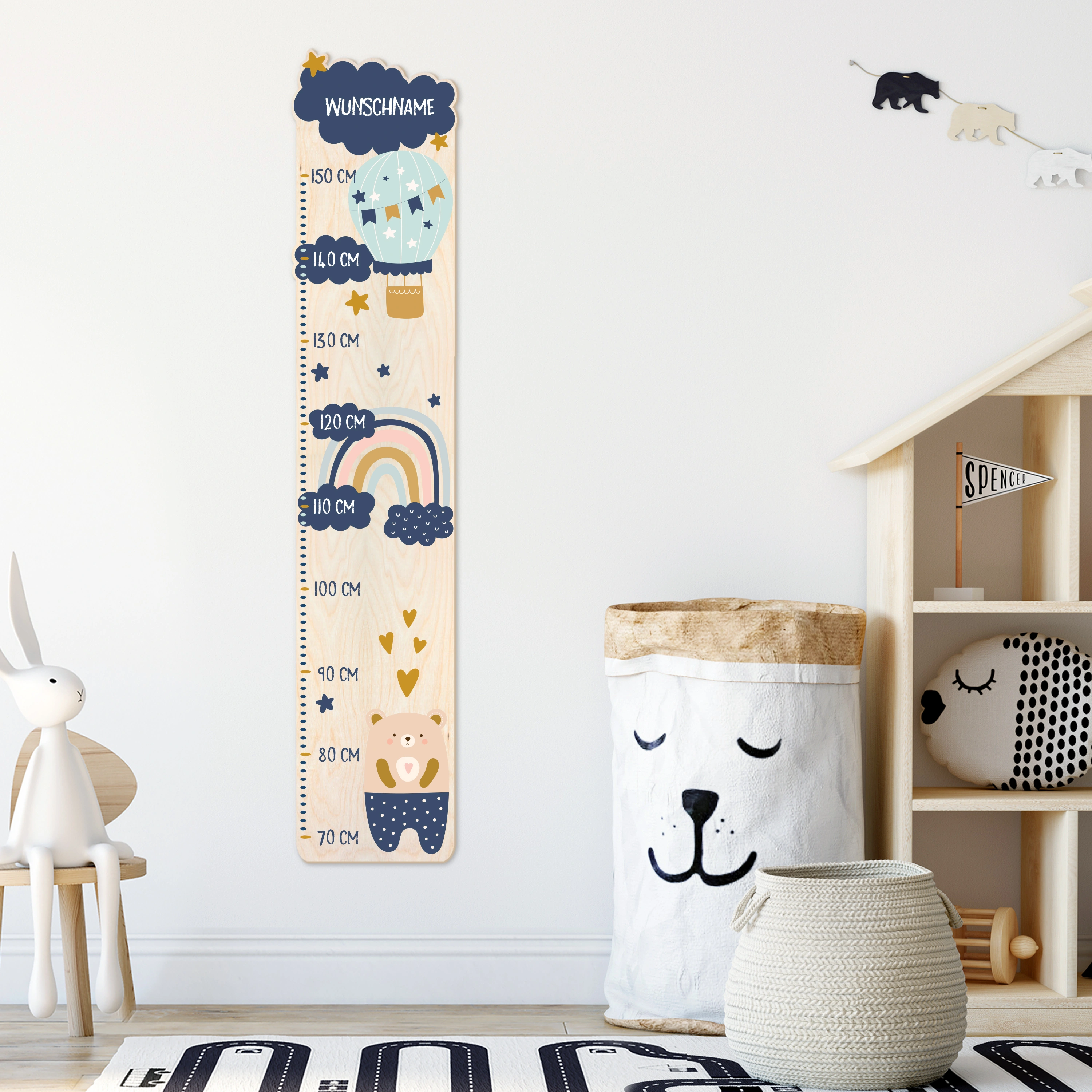 Personalisierte Holz-Messlatte mit Namen (Motiv: Wolken)