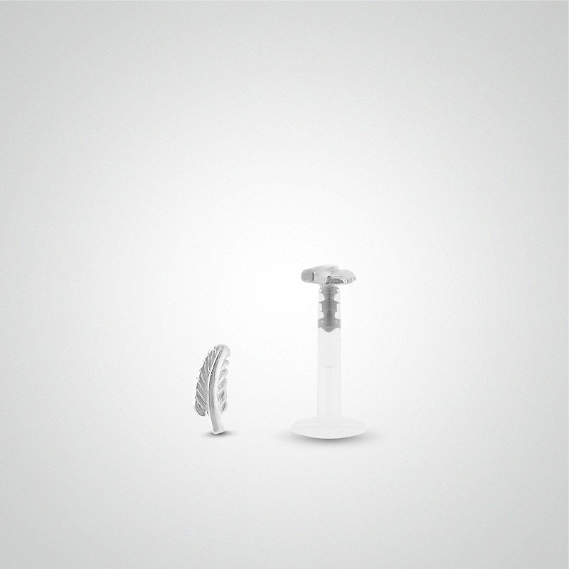 Piercing hélix en or blanc avec plume