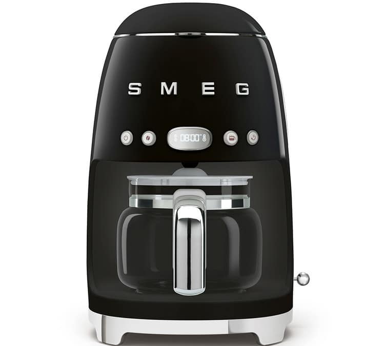 Cafetière SMEG filtre programmable - noire DCF02BLEU + offre cadeaux