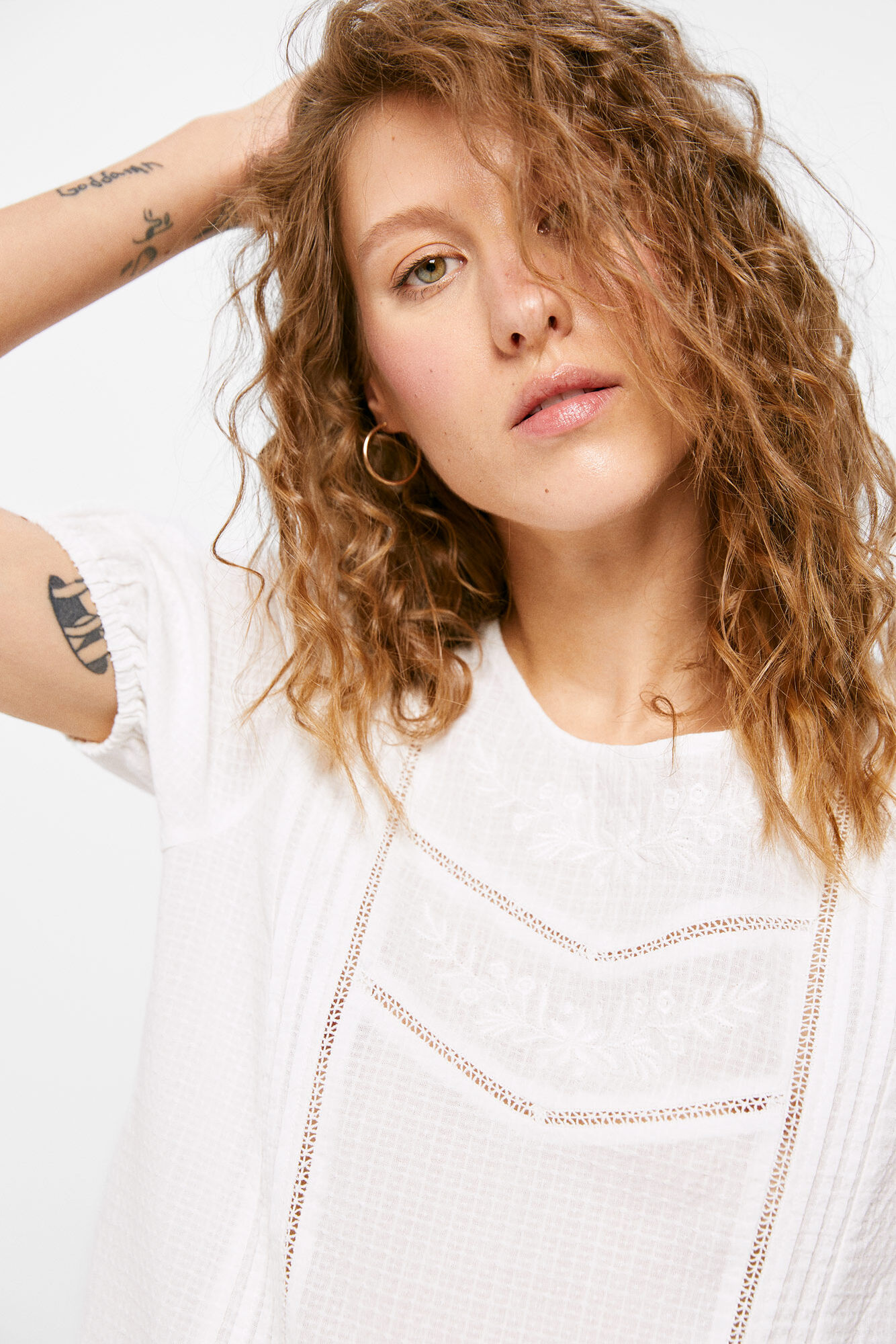 Blusa bordada em algodão dobby