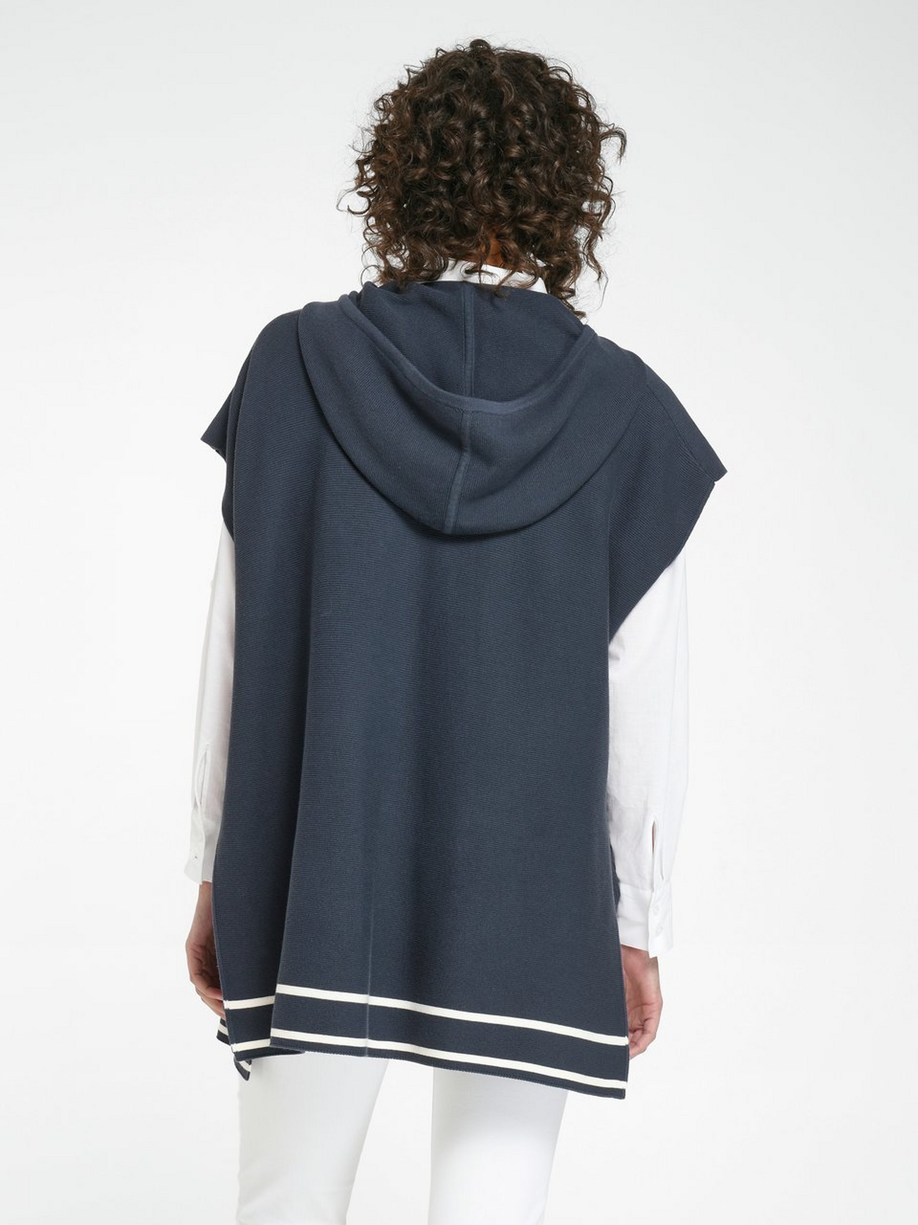 Poncho-Pullover mit Kapuze