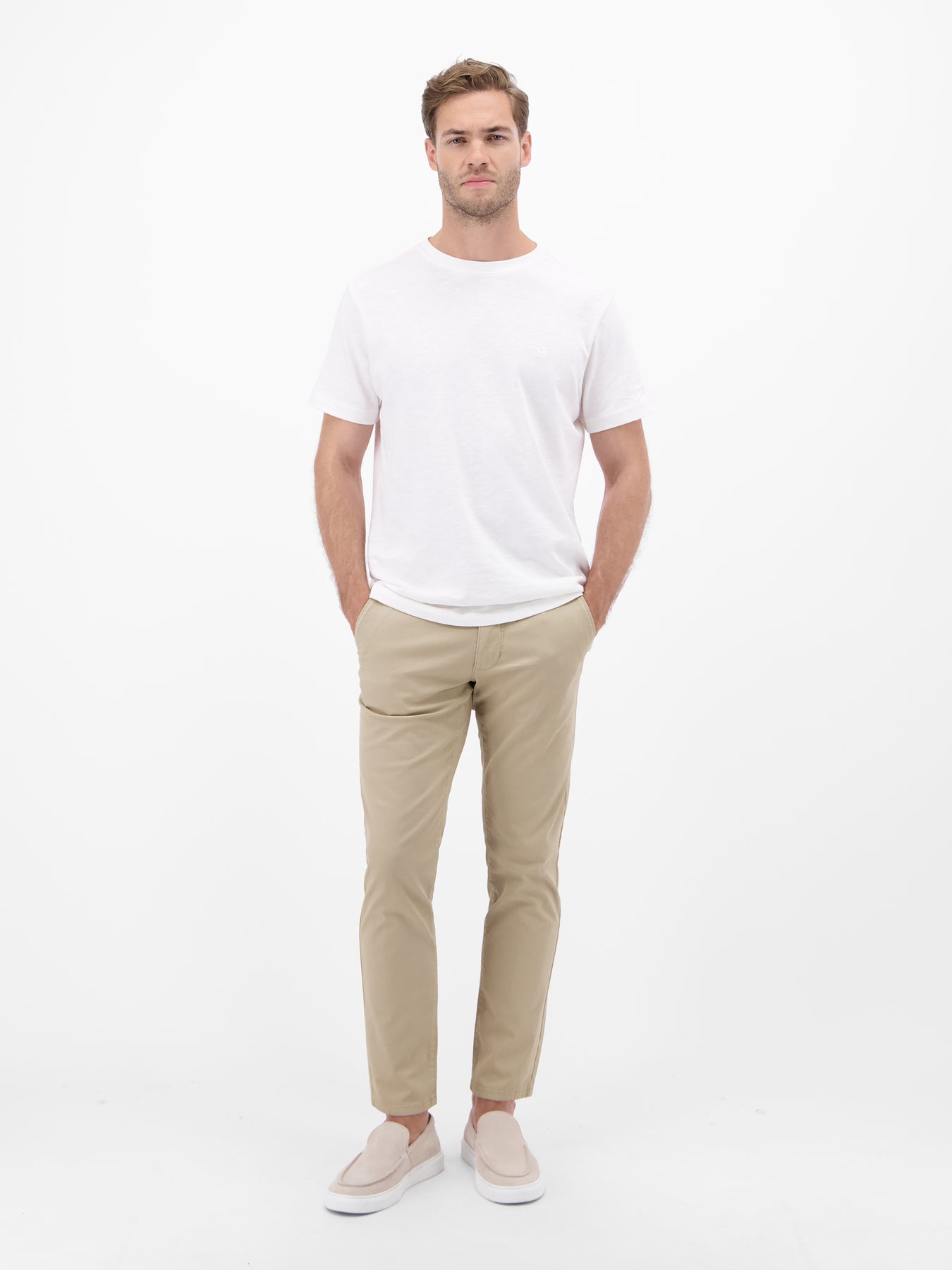 Basic Chino in Strukturqualität, SLIM FIT