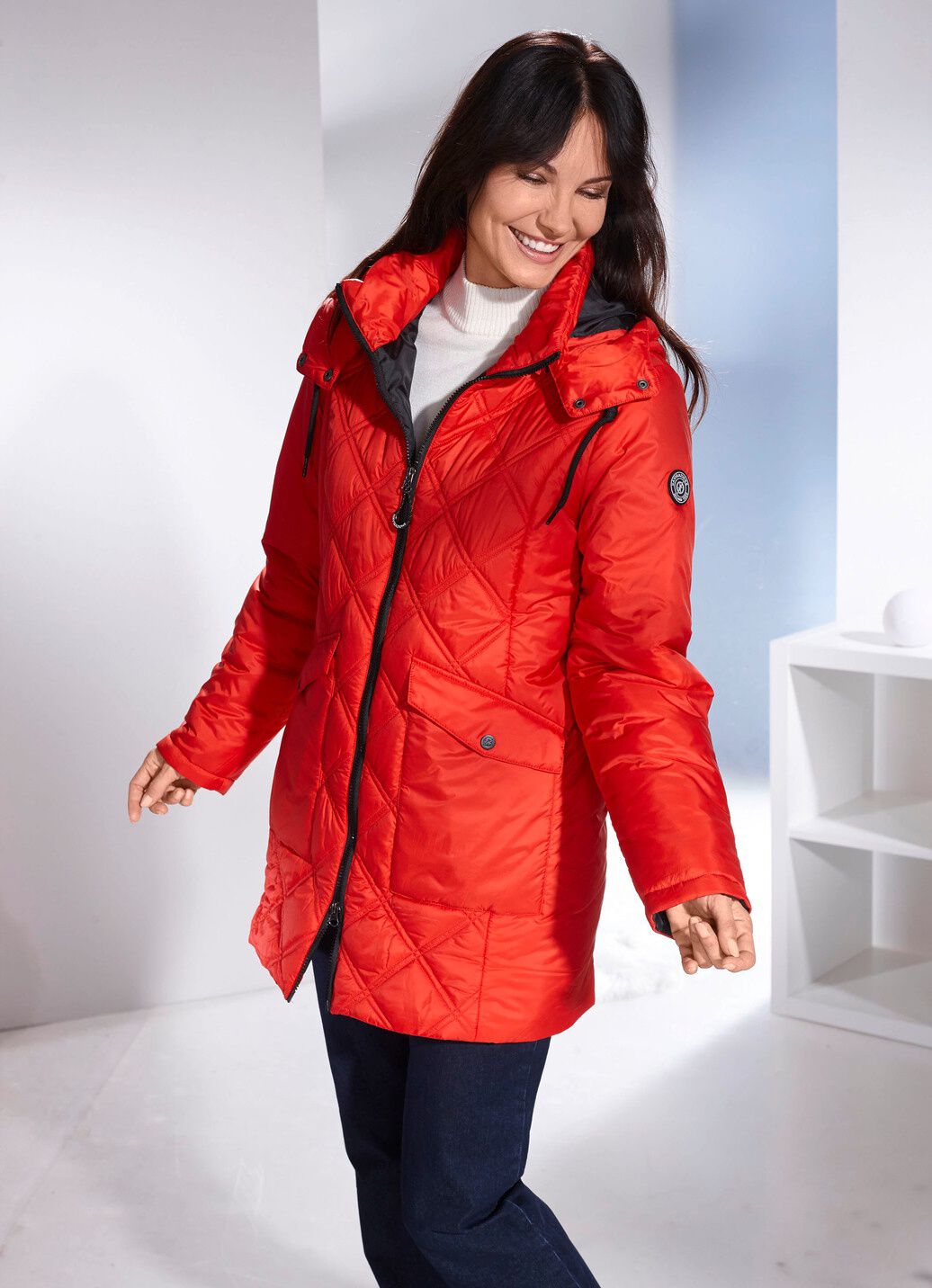 Jacke mit abnehmbarer Kapuze