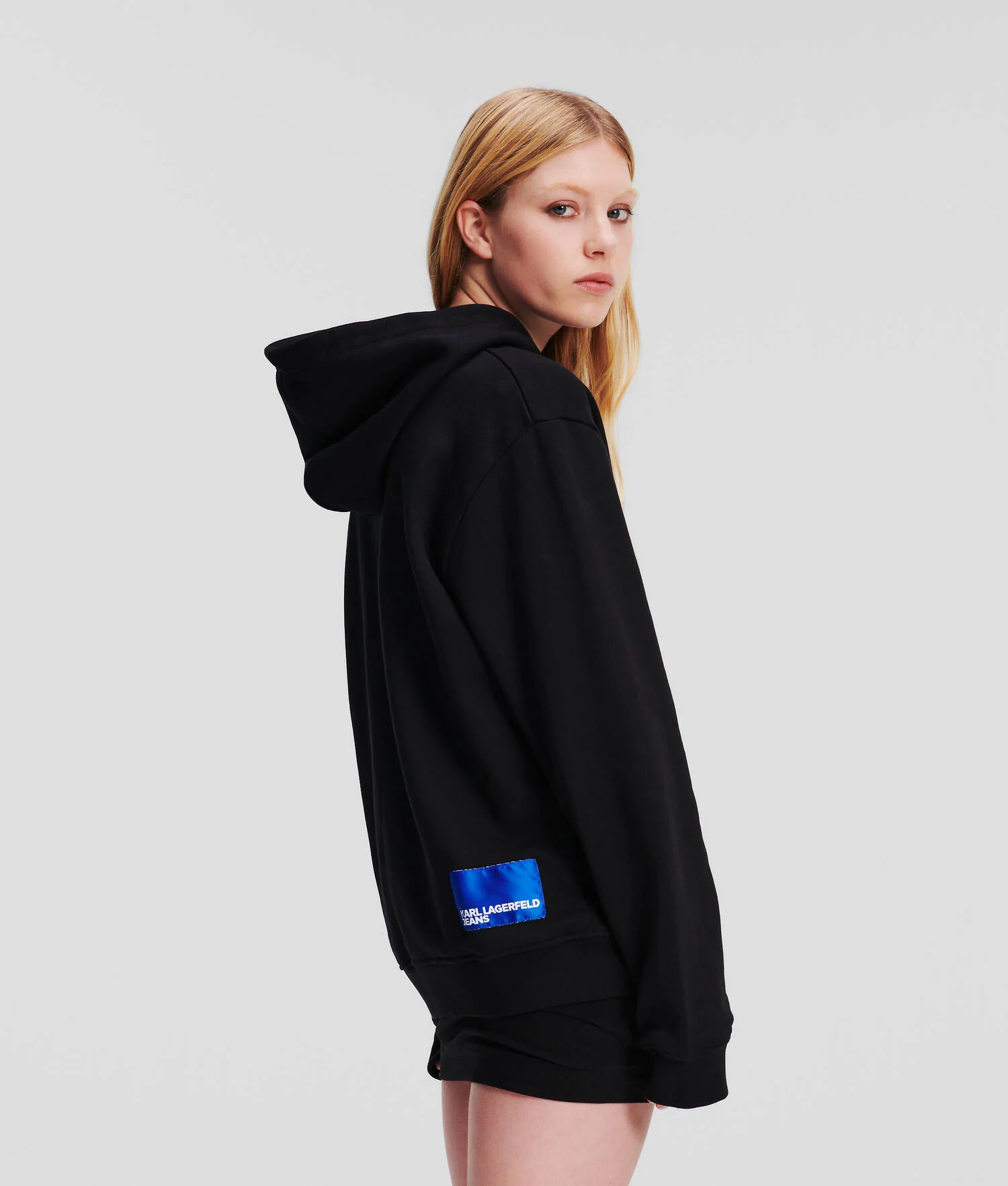 SWEAT À CAPUCHE AVEC LOGO KLJ ENCADRÉ