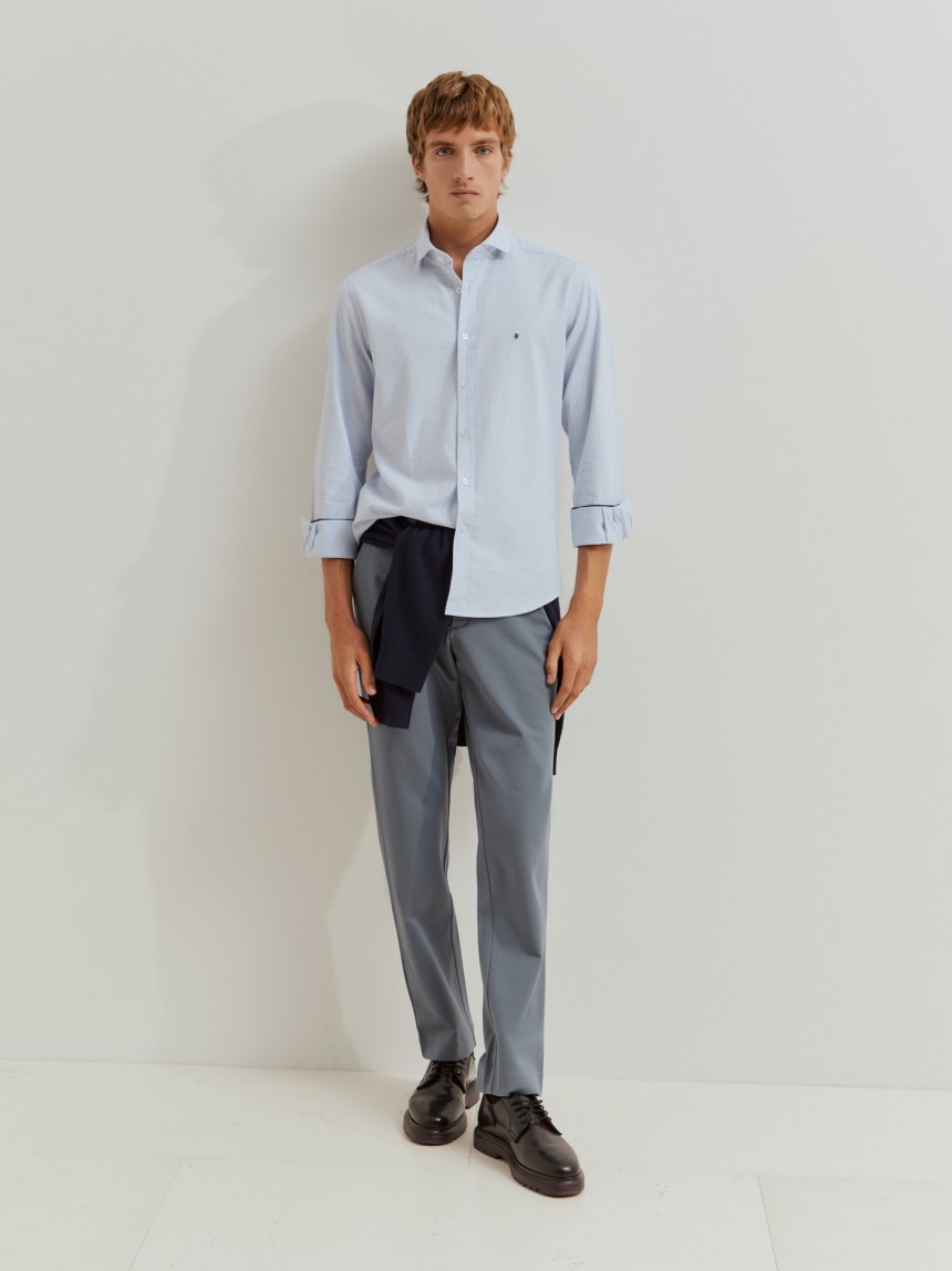 Camisa slim fit às riscas