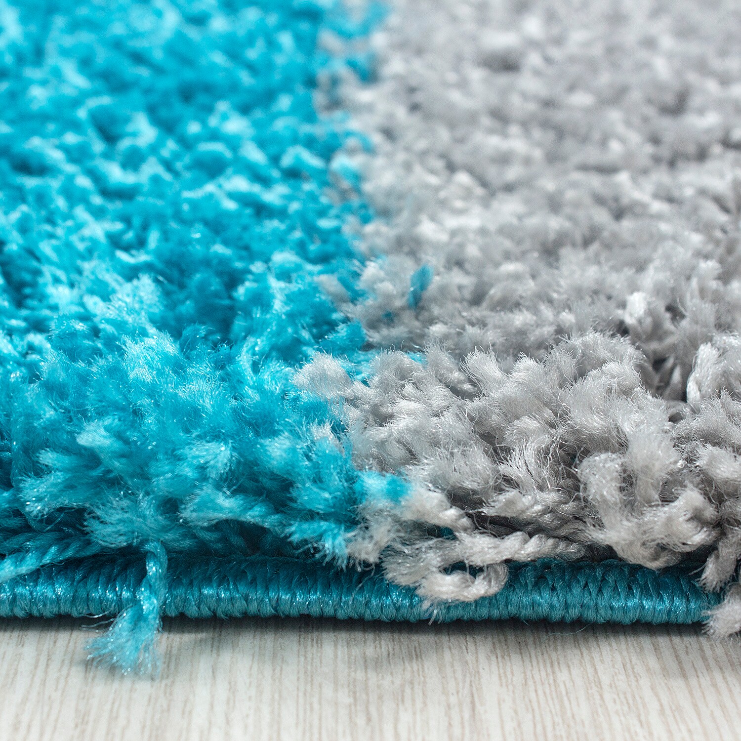 Stilvoller Hochflor-Teppich mit zeitgemäßem Karo-Muster, Shaggy-Teppich
