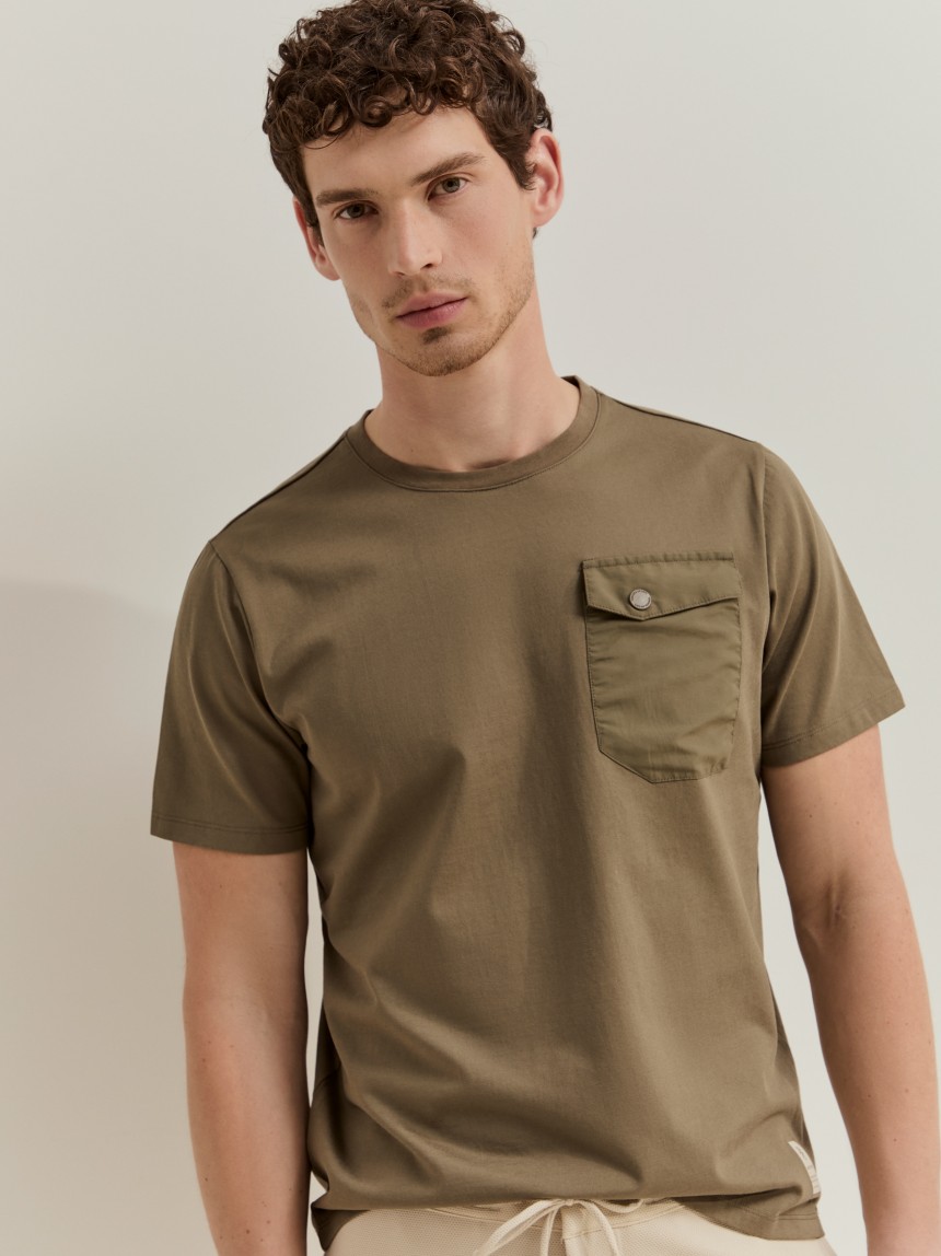 T-shirt de manga curta com bolso
