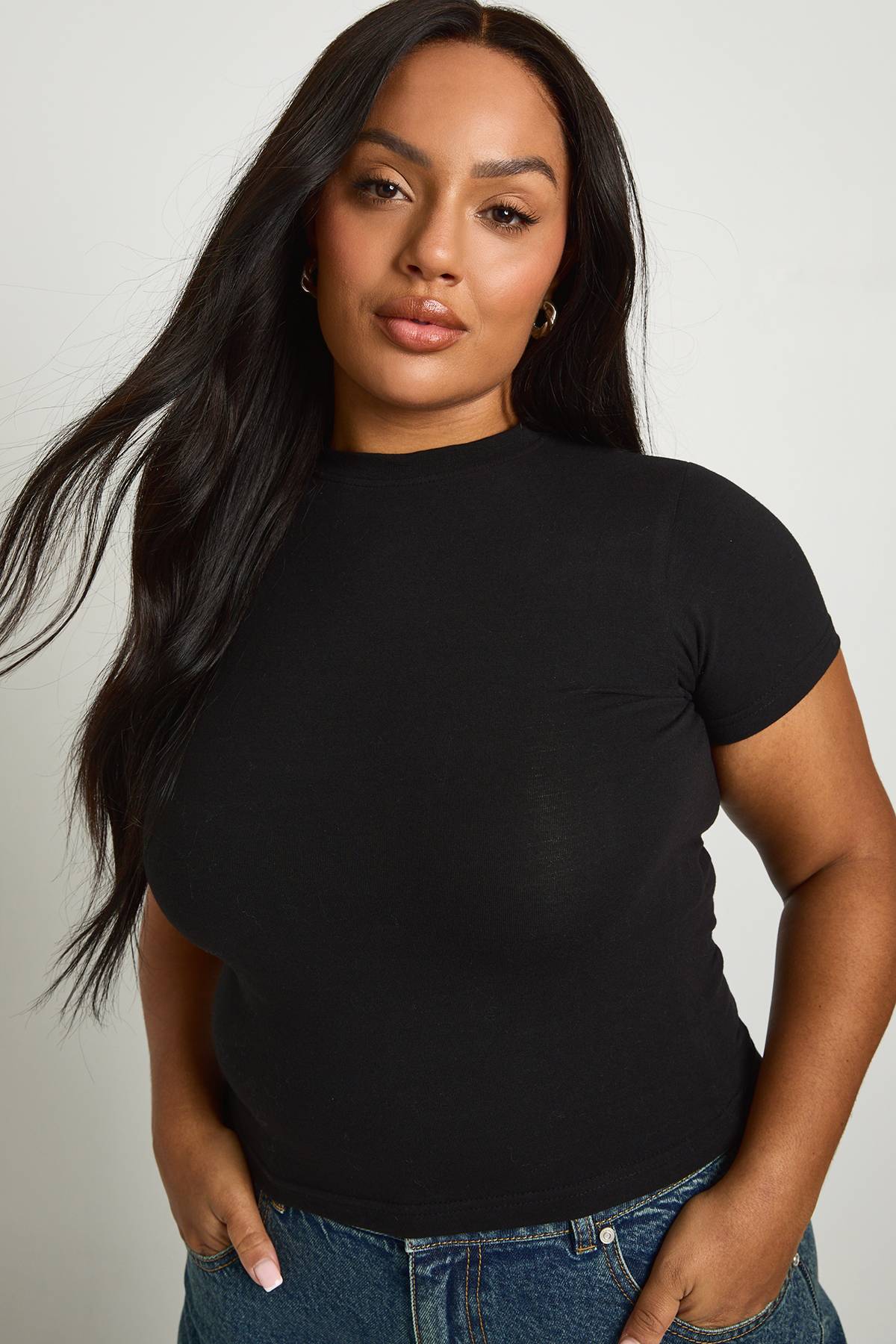 boohoo Haut Ajusté Long À Manches Courtes Grande Taille Basique