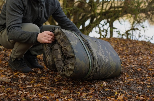 Tapis de décrochage plat camouflage sombre Korda Compac