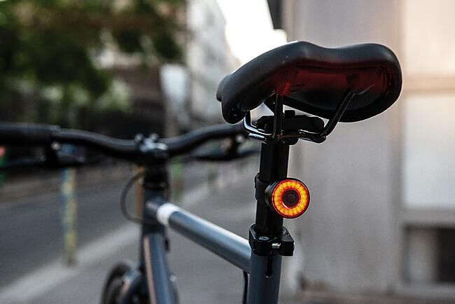 XMOOVE - ECLAIRAGE ARRIERE INTELLIGENT RECHARGEABLE
