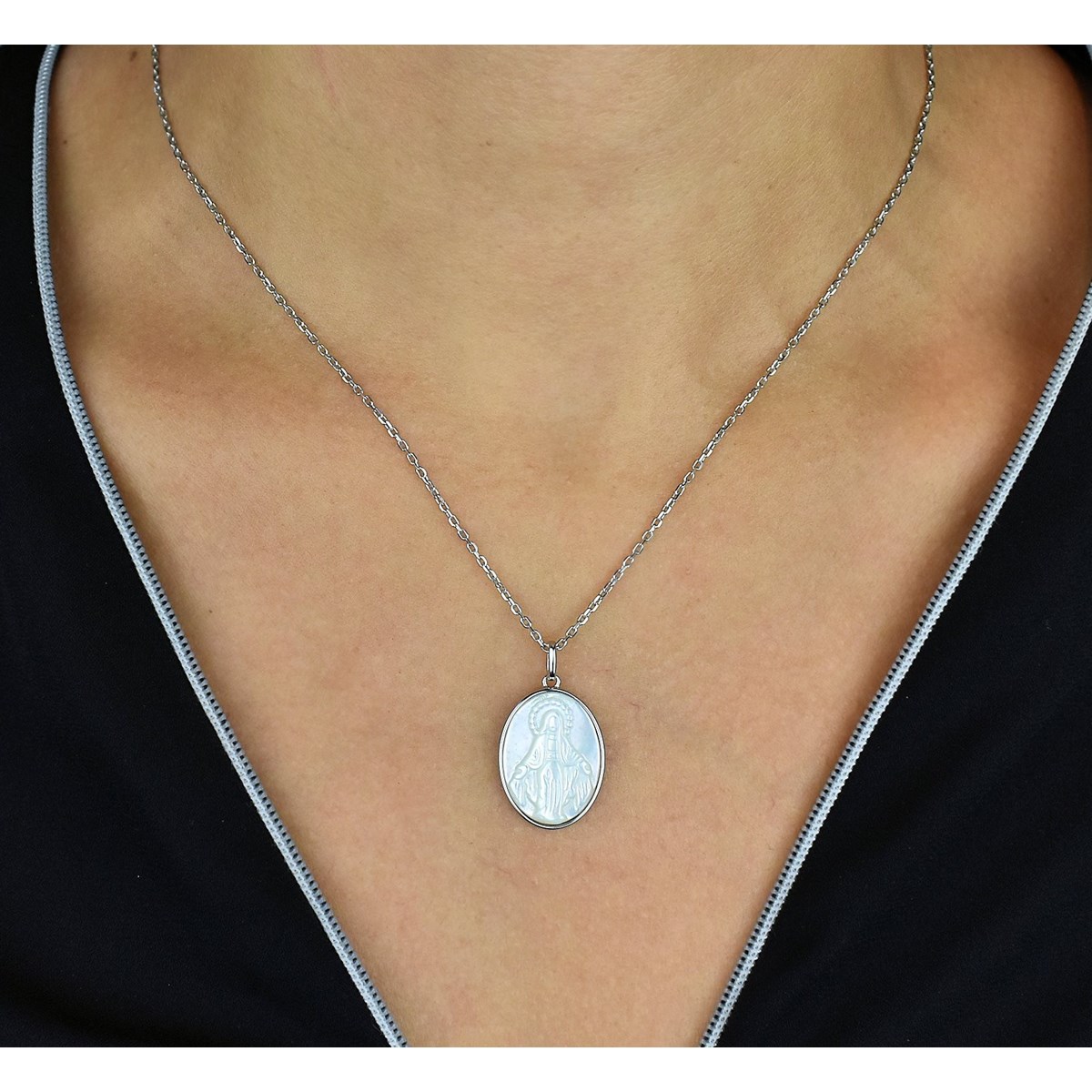 Collier Vierge Marie médaille ovale de nacre Argent 925 Rhodié