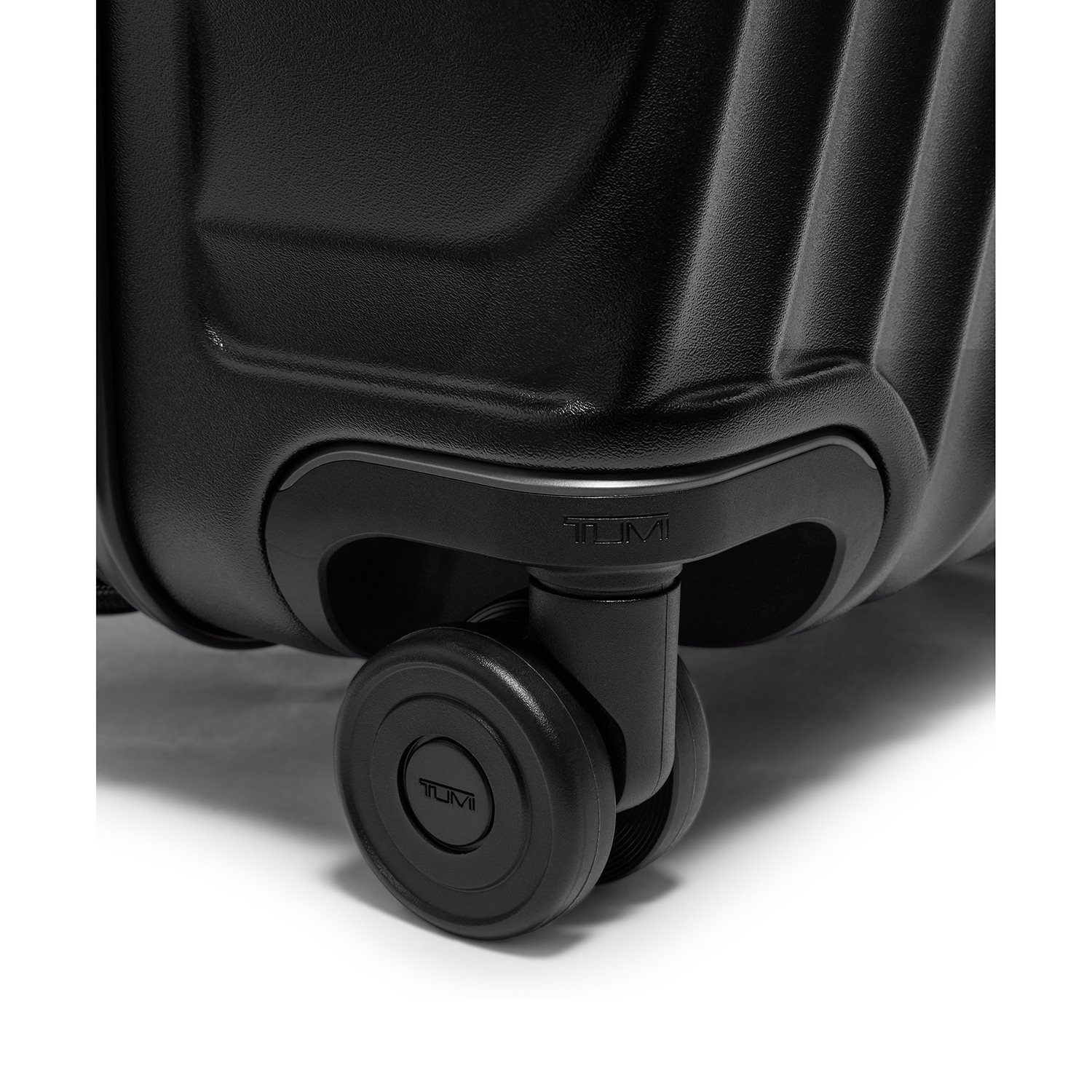Tumi 19 Degree Ext Trip EXP 4 Whl P/C black texture