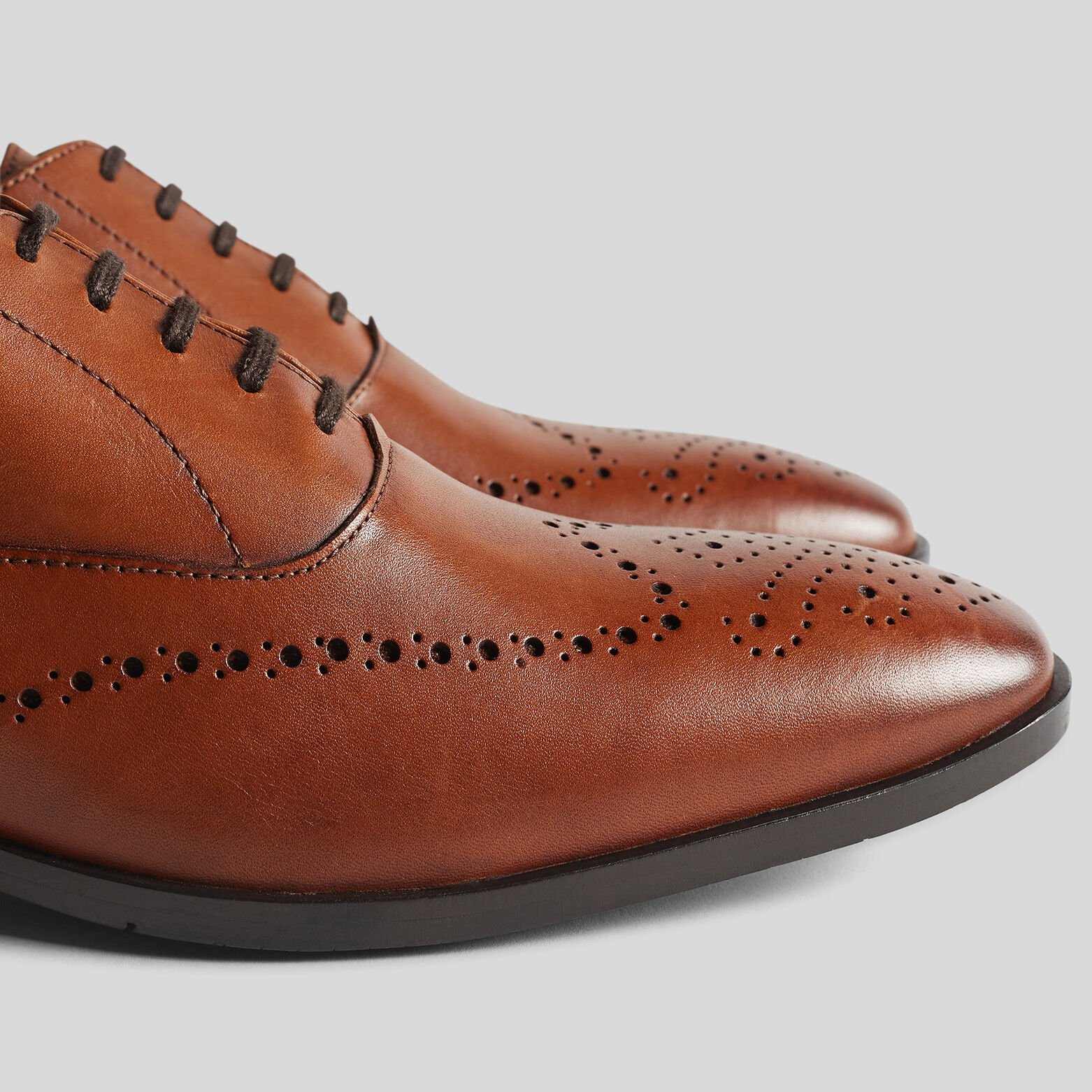 Chaussures Richelieu bouts fleuris Camel
