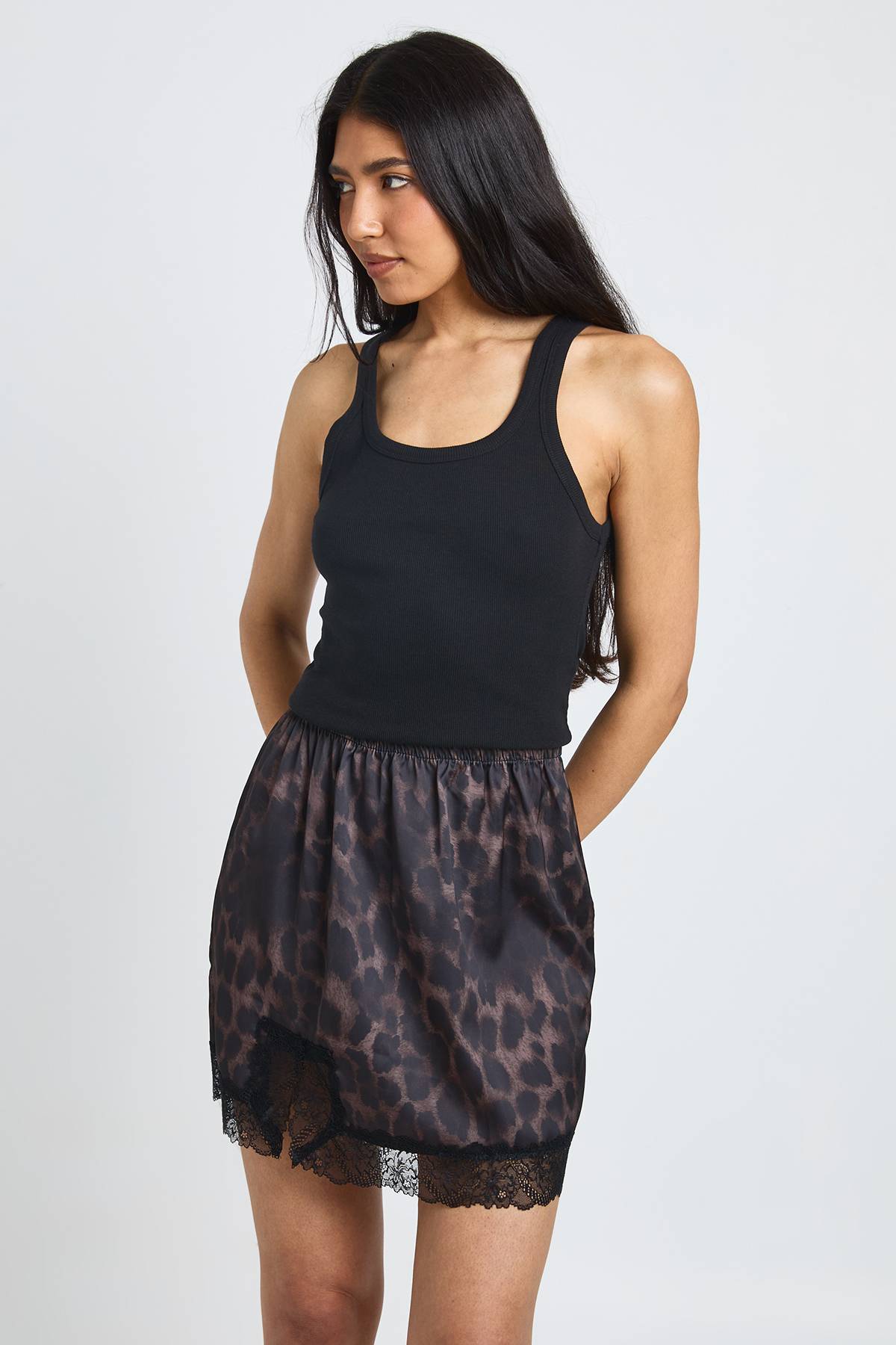 boohoo Mini-jupe En Satin Imprimé Léopard Avec Bordure En Dentelle Pour Femmes Grandes