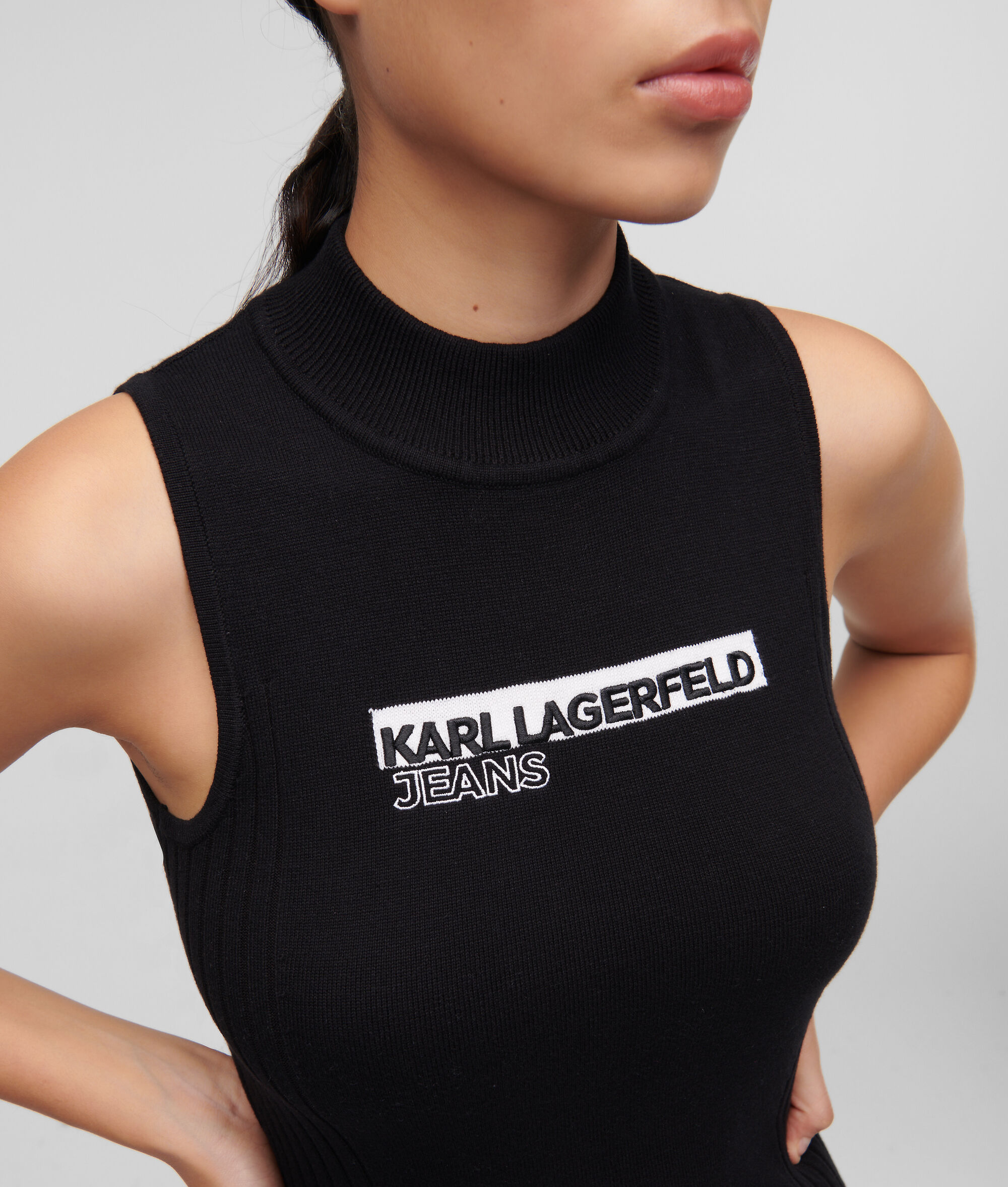 ROBE EN TRICOT SANS MANCHES KLJ