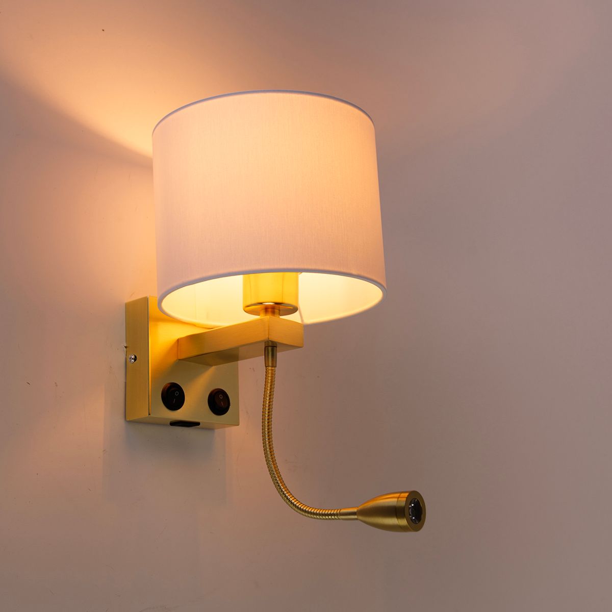 Wandlamp goud met USB en kap wit 18 cm - Brescia Combi