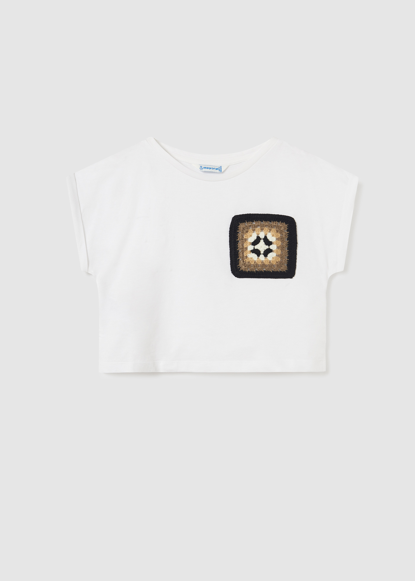 Camiseta de manga curta para meninas, feita de algodão sustentável.