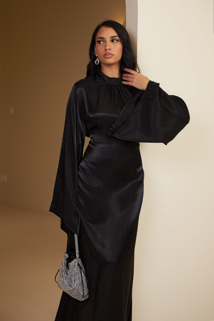 Robe noire satinée et pailletée