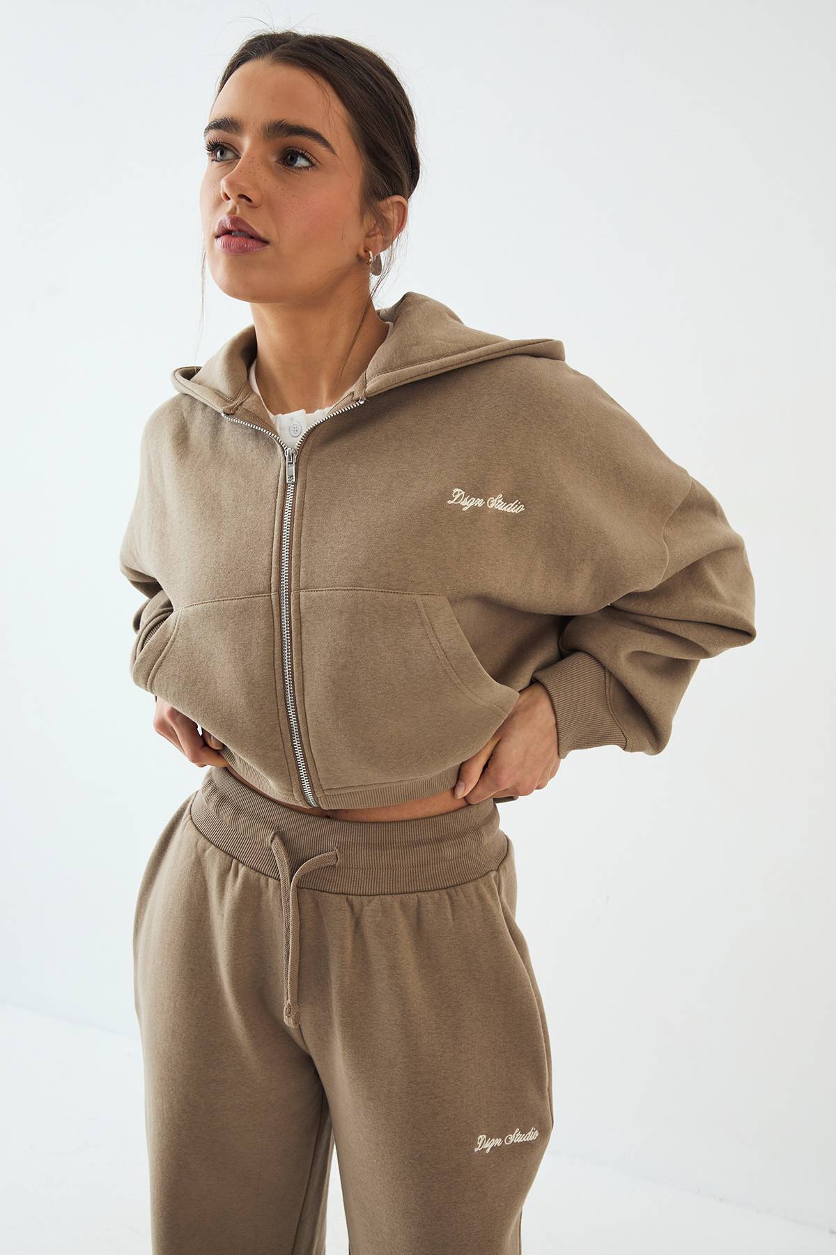Survêtement DSGN Studio à Casynthétiqueche Zippé Crop Boxy avec Ourlet Profond
