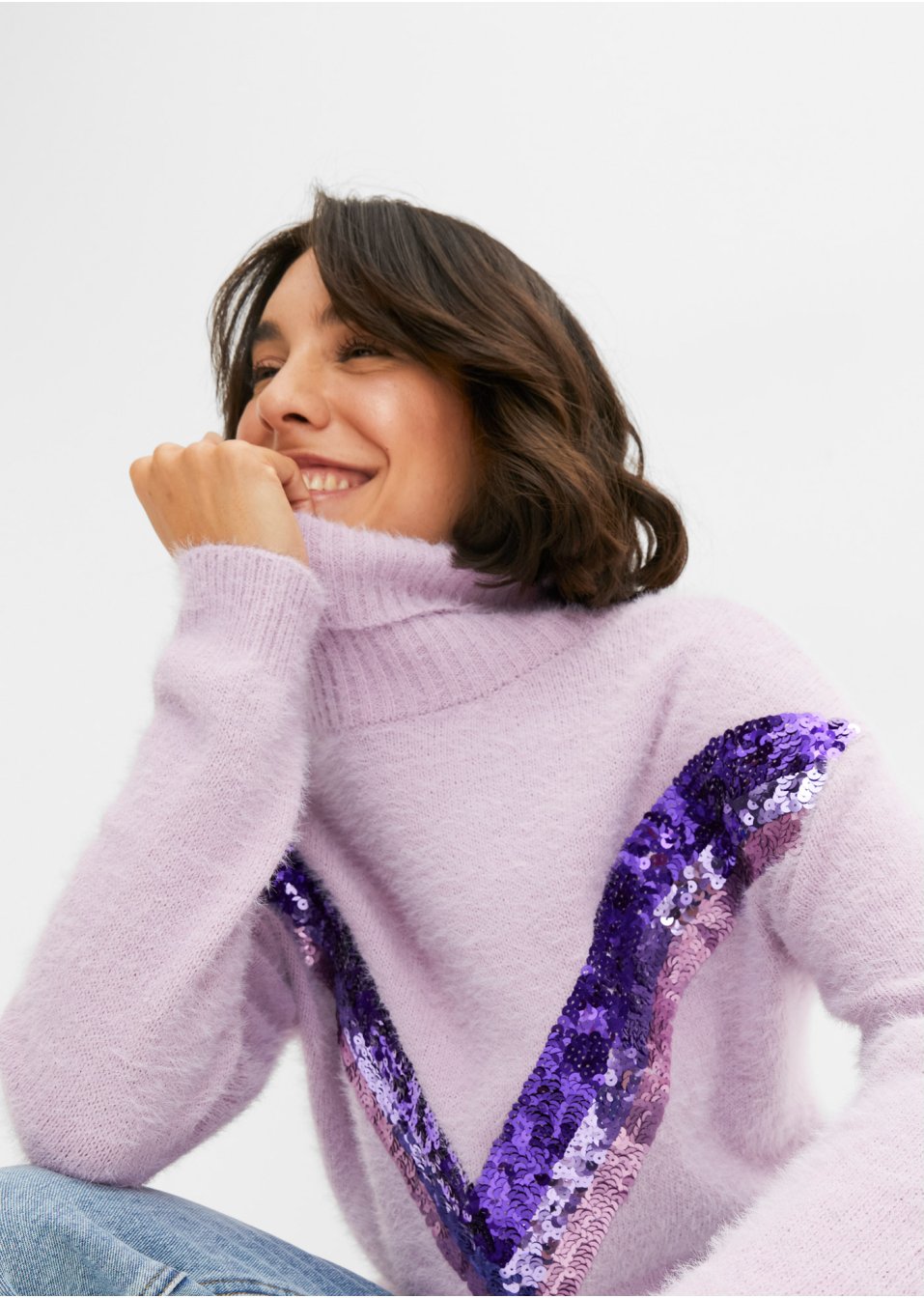 Pull col roulé avec paillettes appliquées