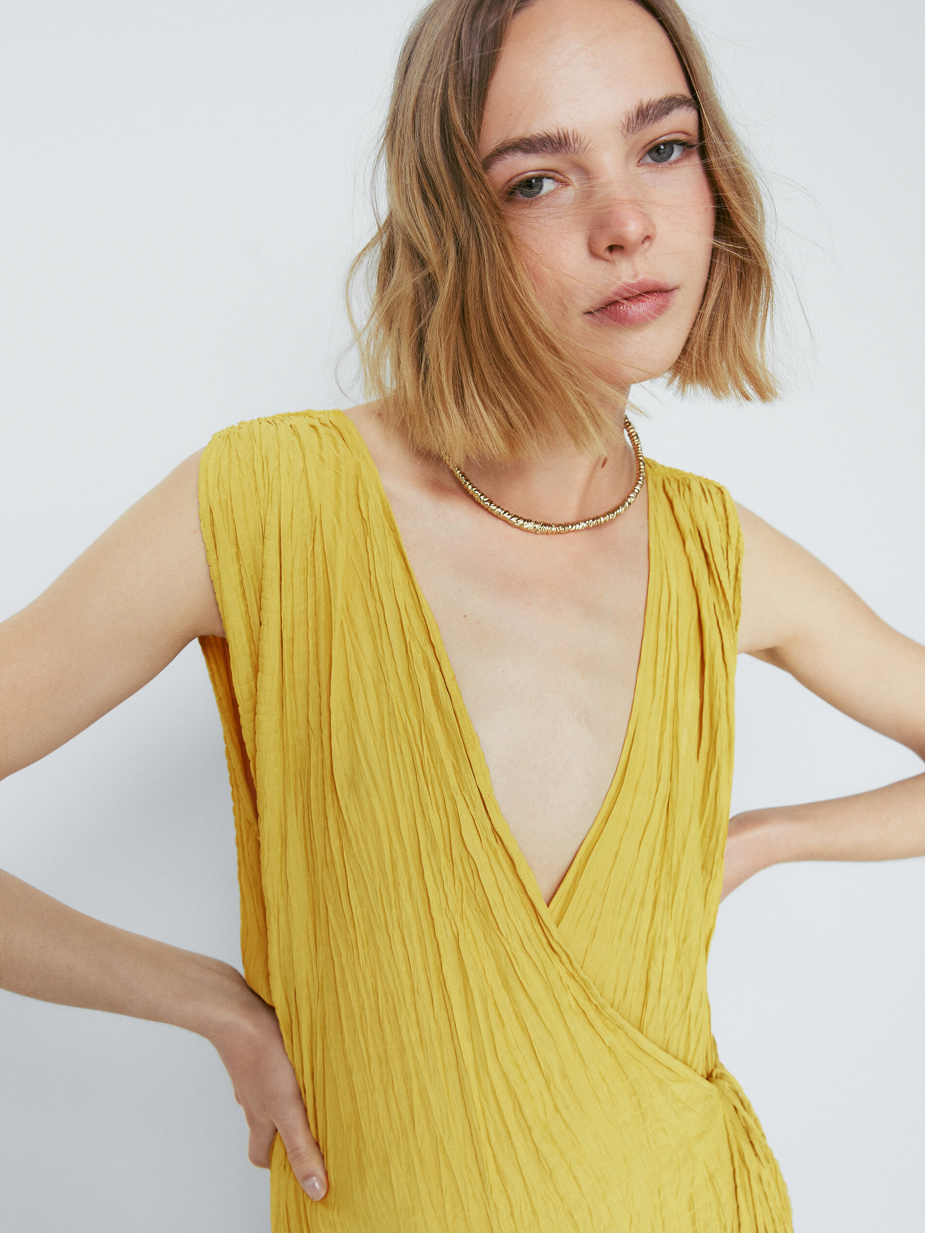 Vestido envelope plissado - AMARELO