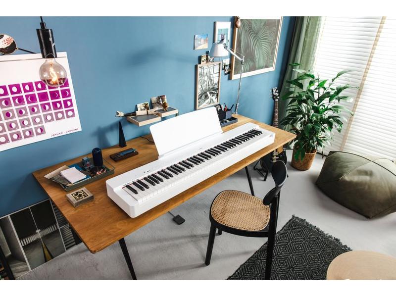 Yamaha E-Piano P-225WH Kompaktes Digitalpiano mit Klang und Funktionen für fortgeschrittene Spieler