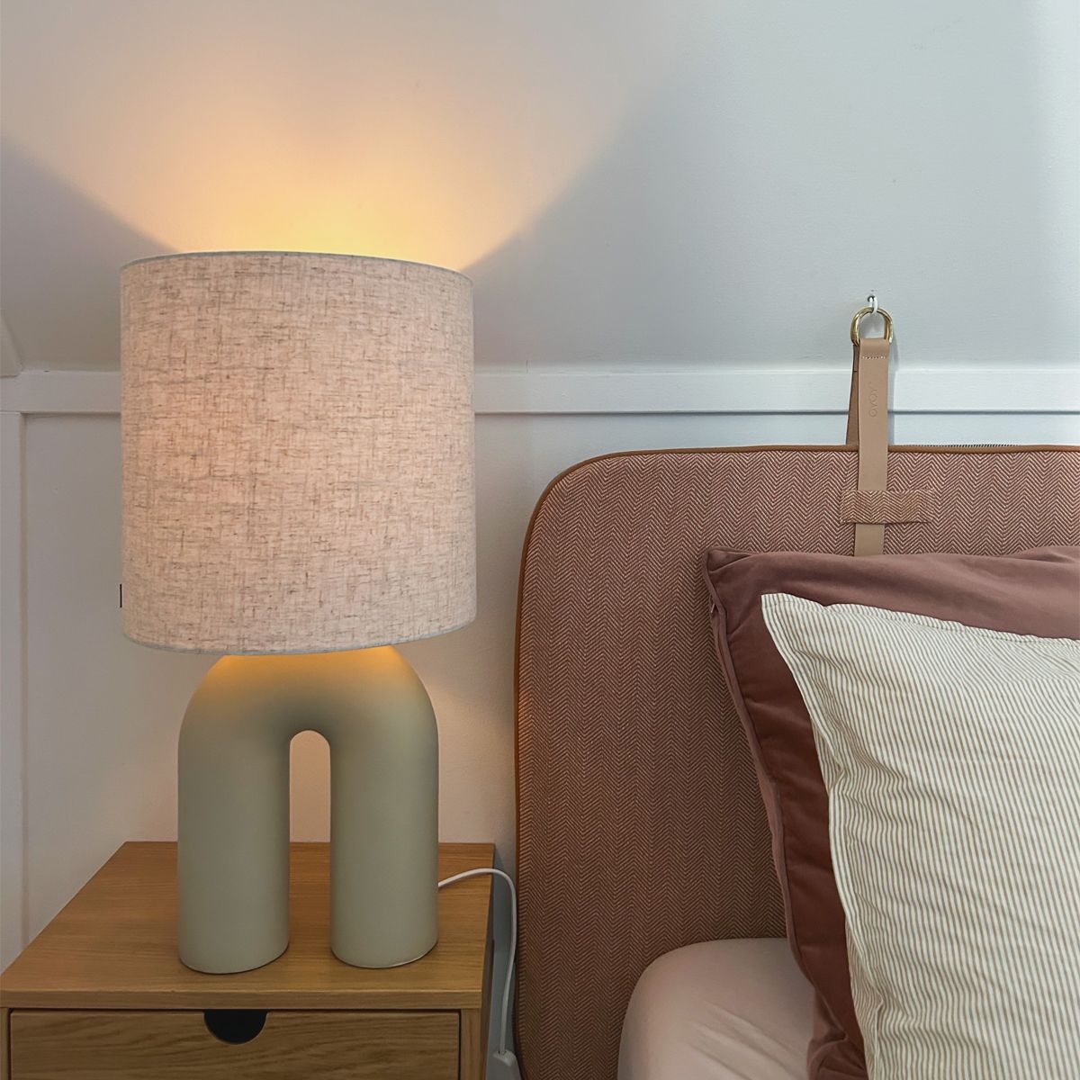 Scandinavische tafellamp beige met linnen kap beige - Lotti