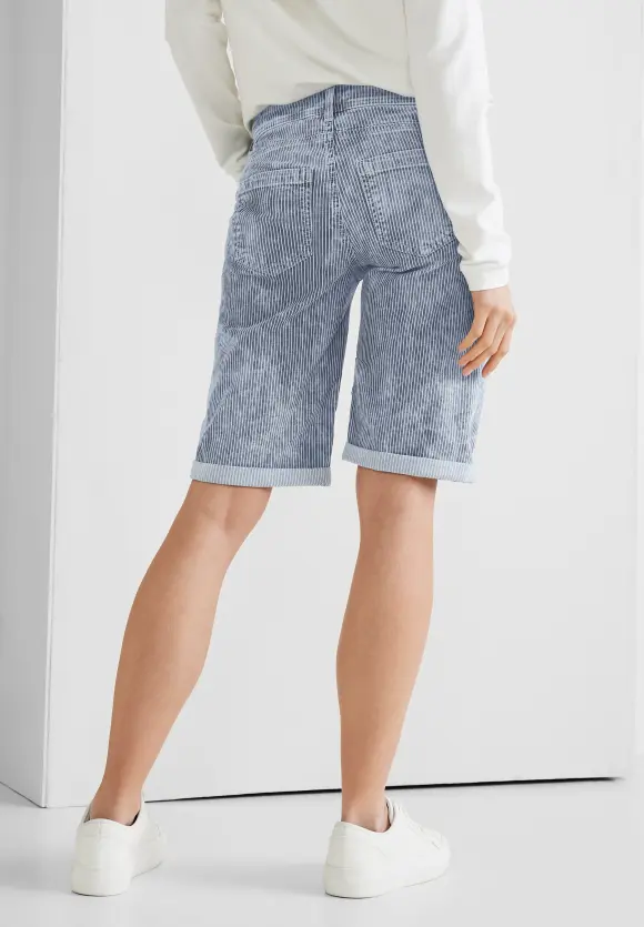 Casual Fit Jeansbermuda - washed indigo stripes